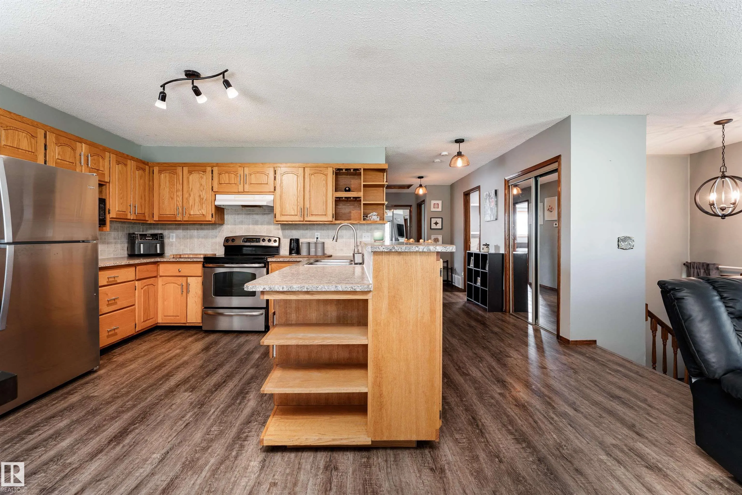 2228 PARKLAND Drive