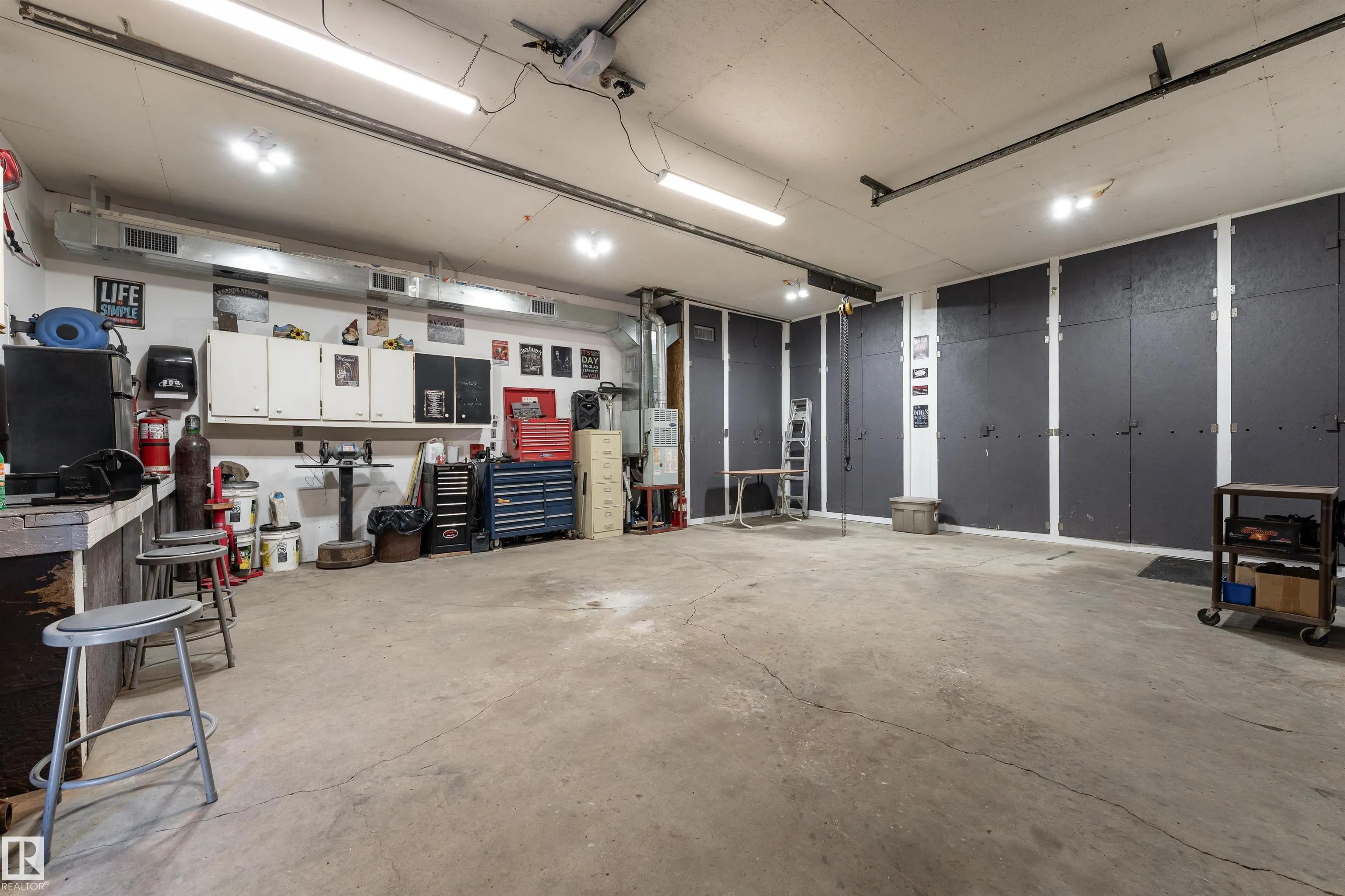 2228 PARKLAND Drive
