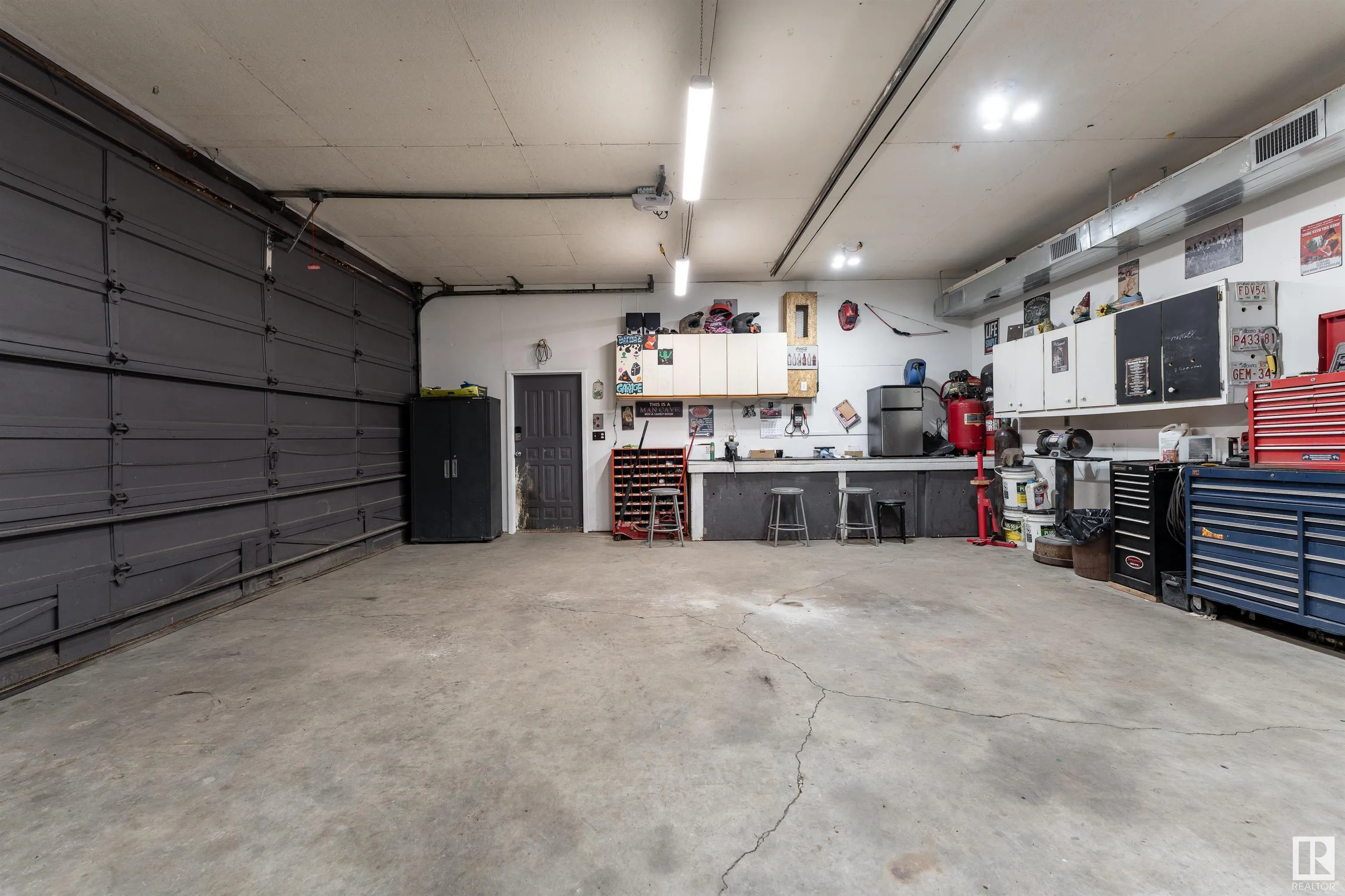 2228 PARKLAND Drive