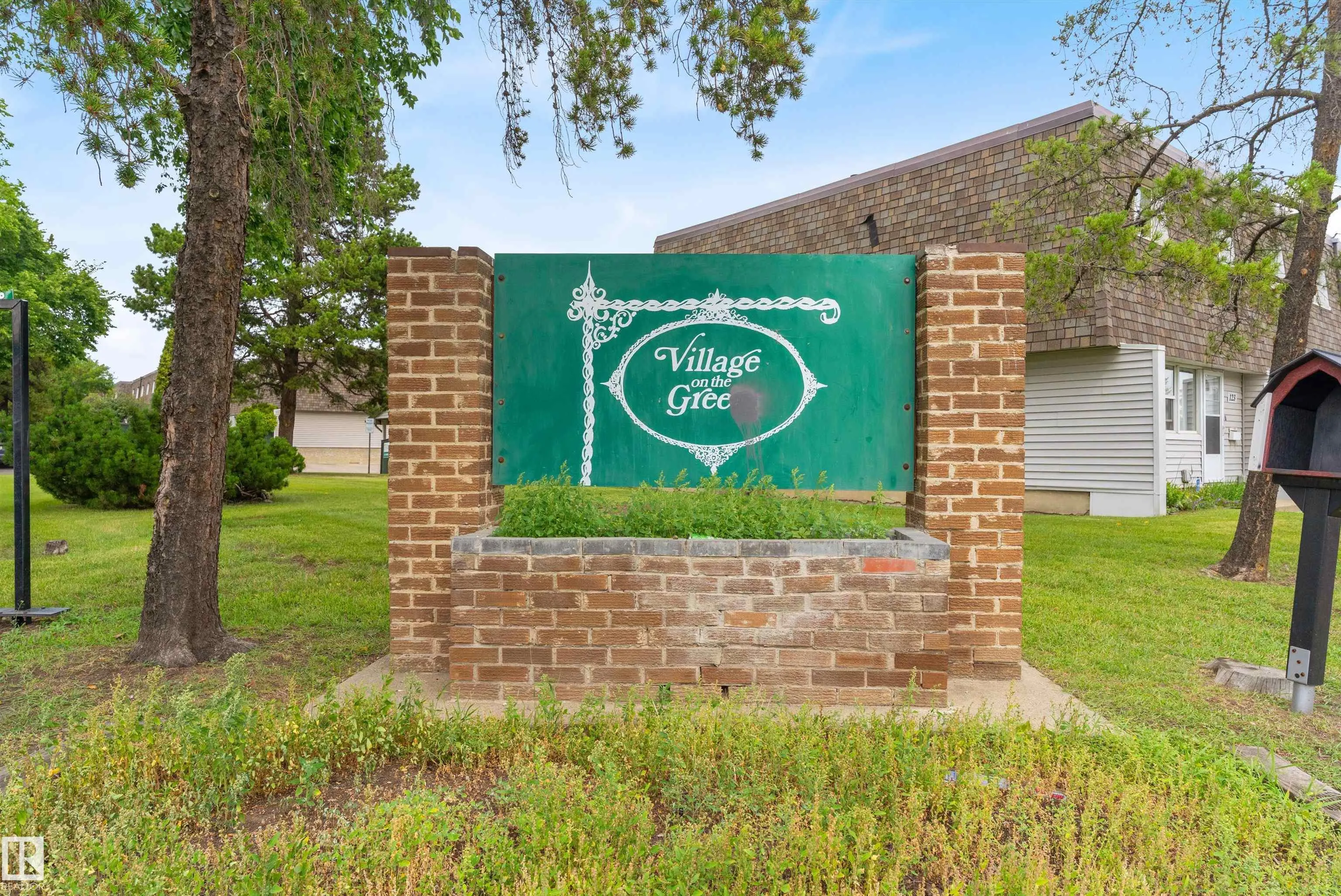 717 VILLAGE ON THE GREEN Green