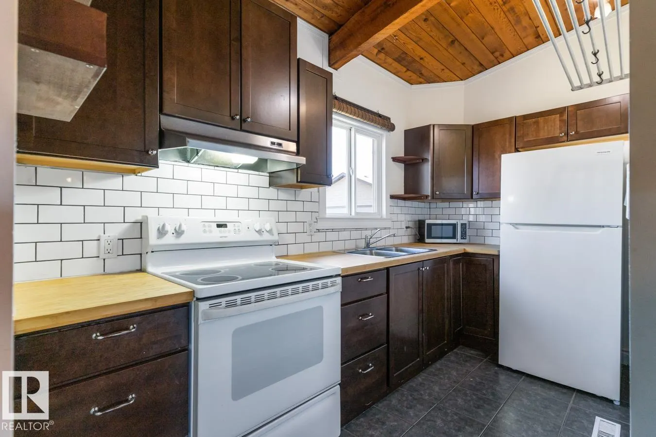37 NORTHWOODS Village