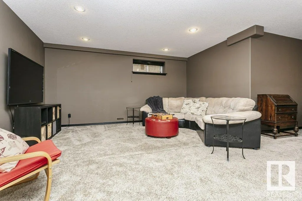 7 WALTERS Court