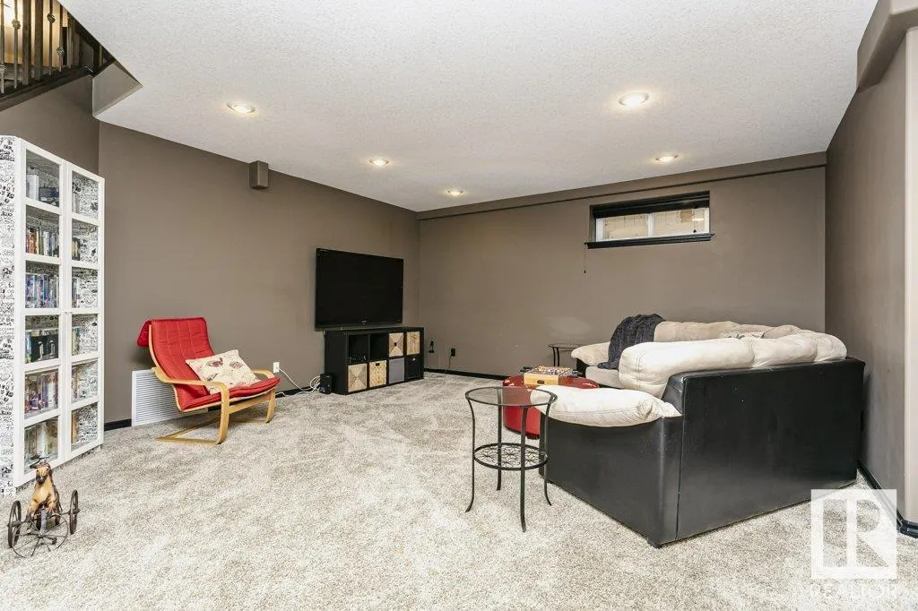 7 WALTERS Court
