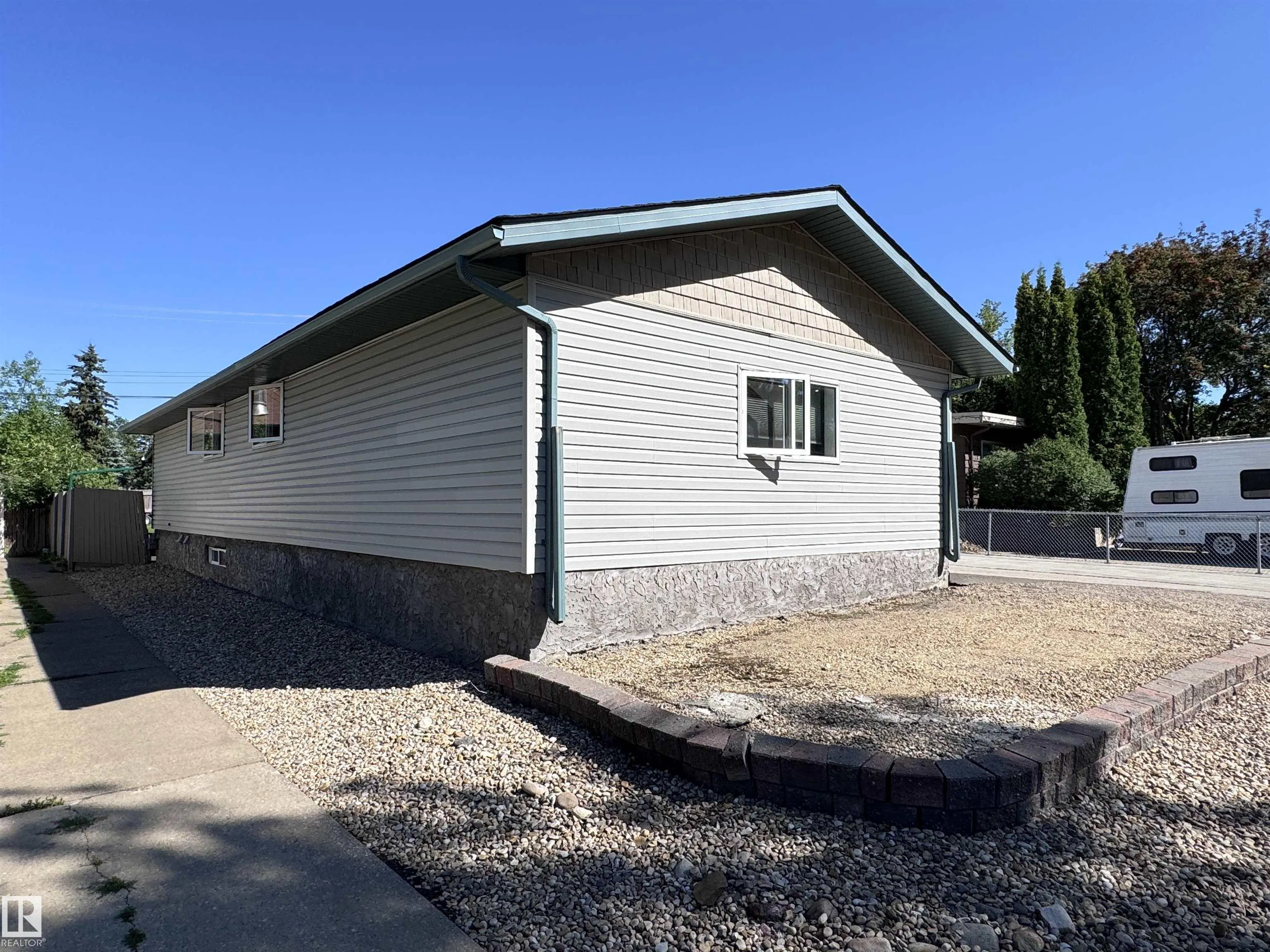576 SAGE Crescent