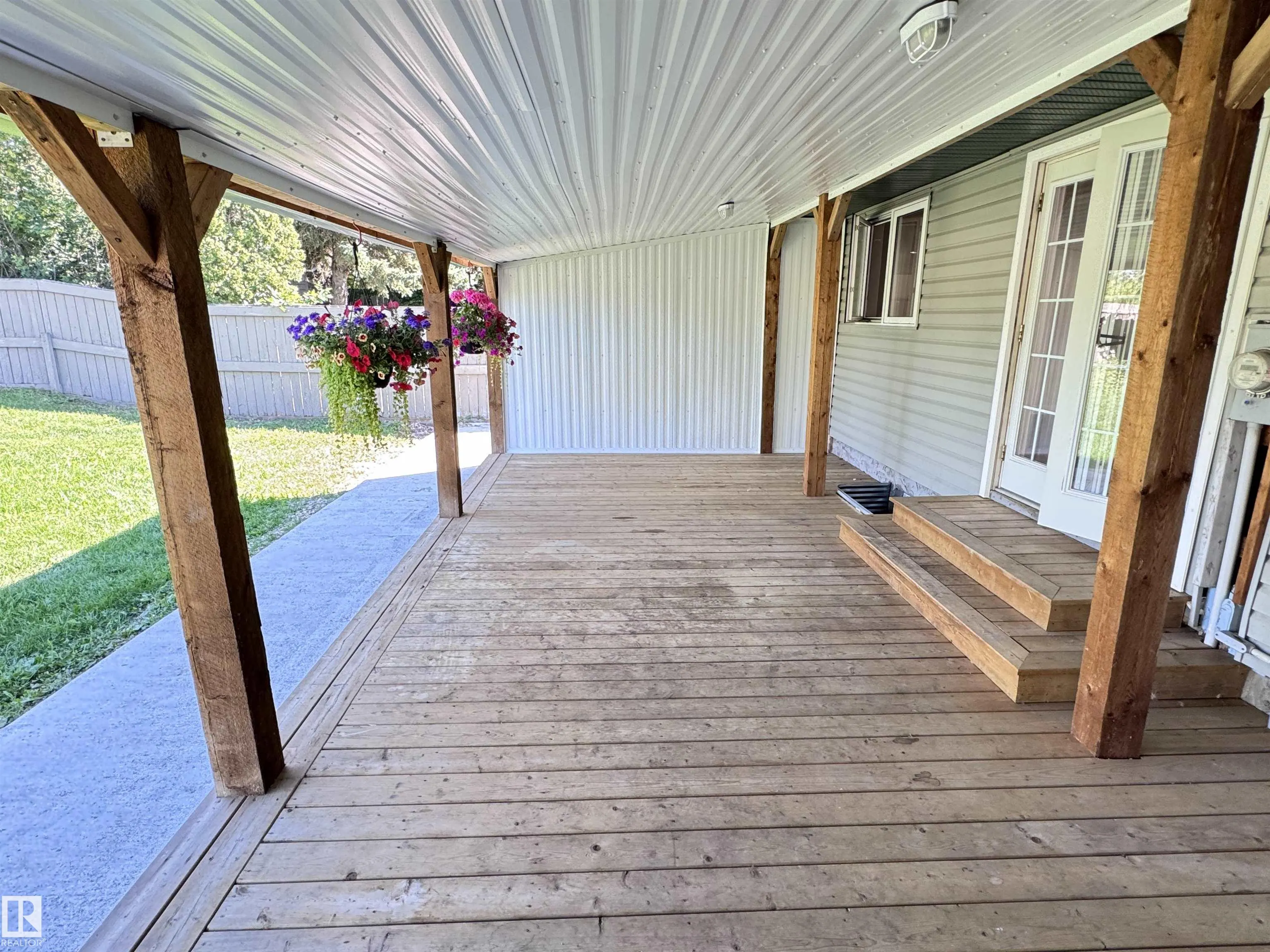 576 SAGE Crescent