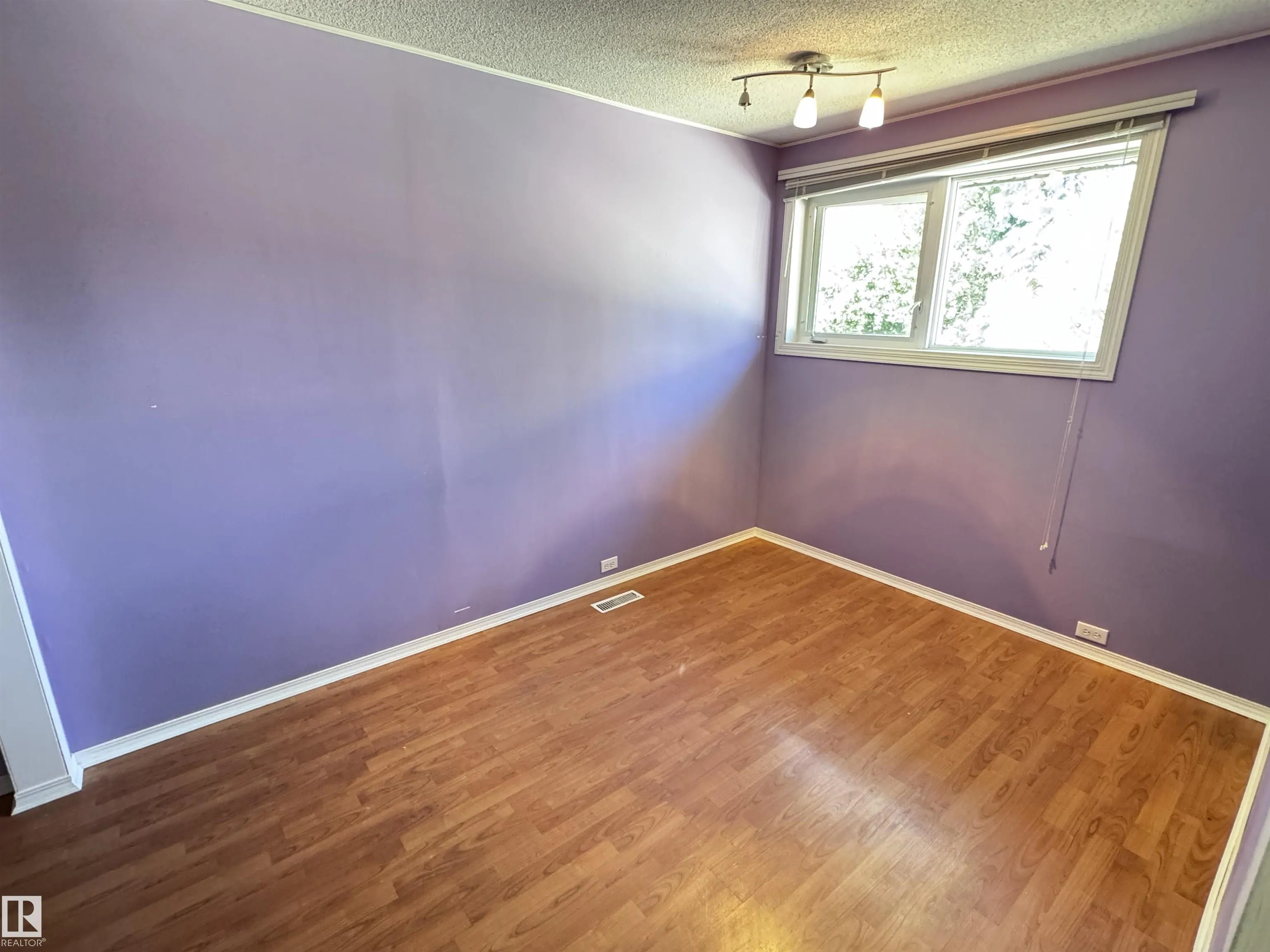 576 SAGE Crescent