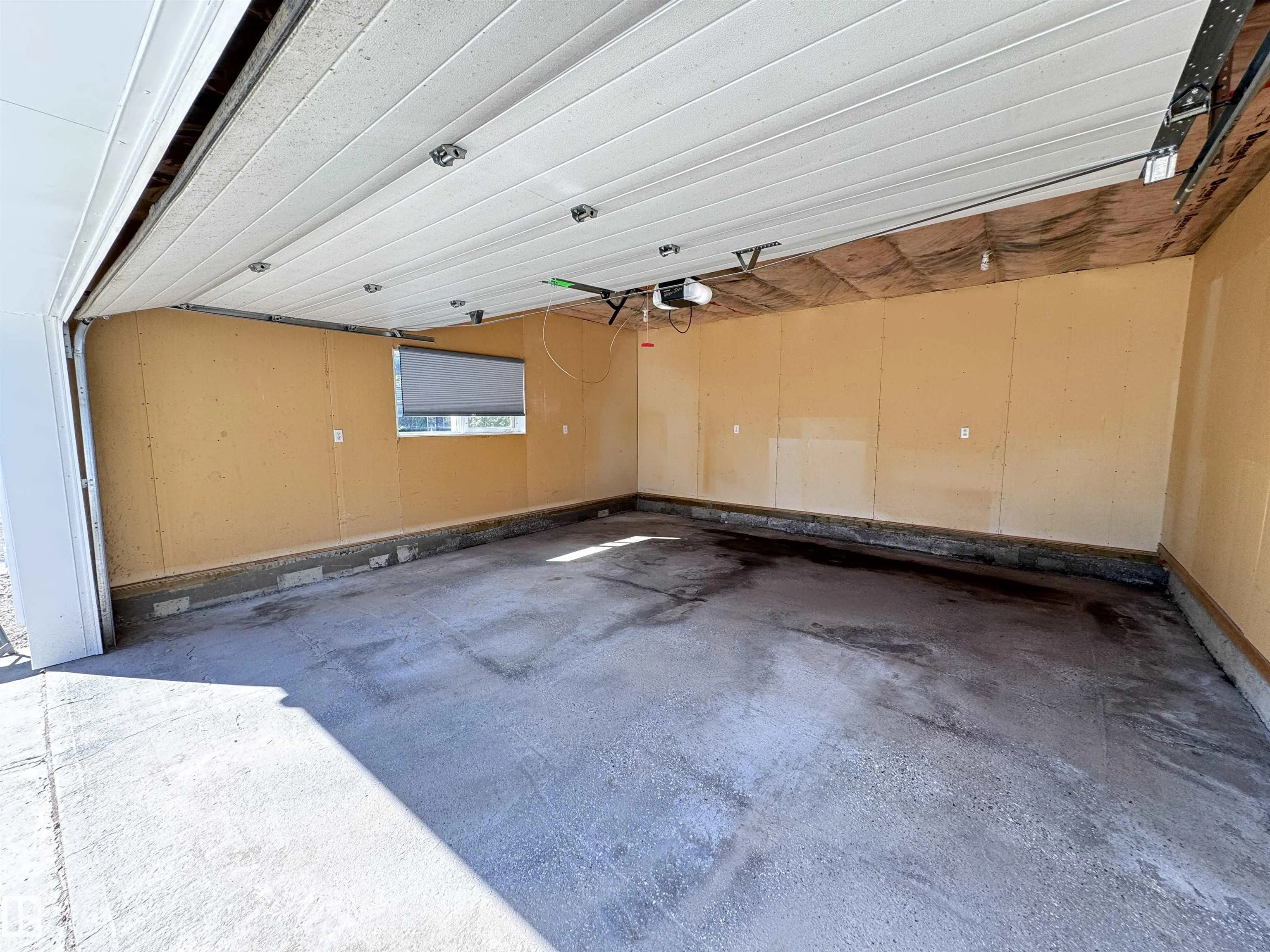 576 SAGE Crescent
