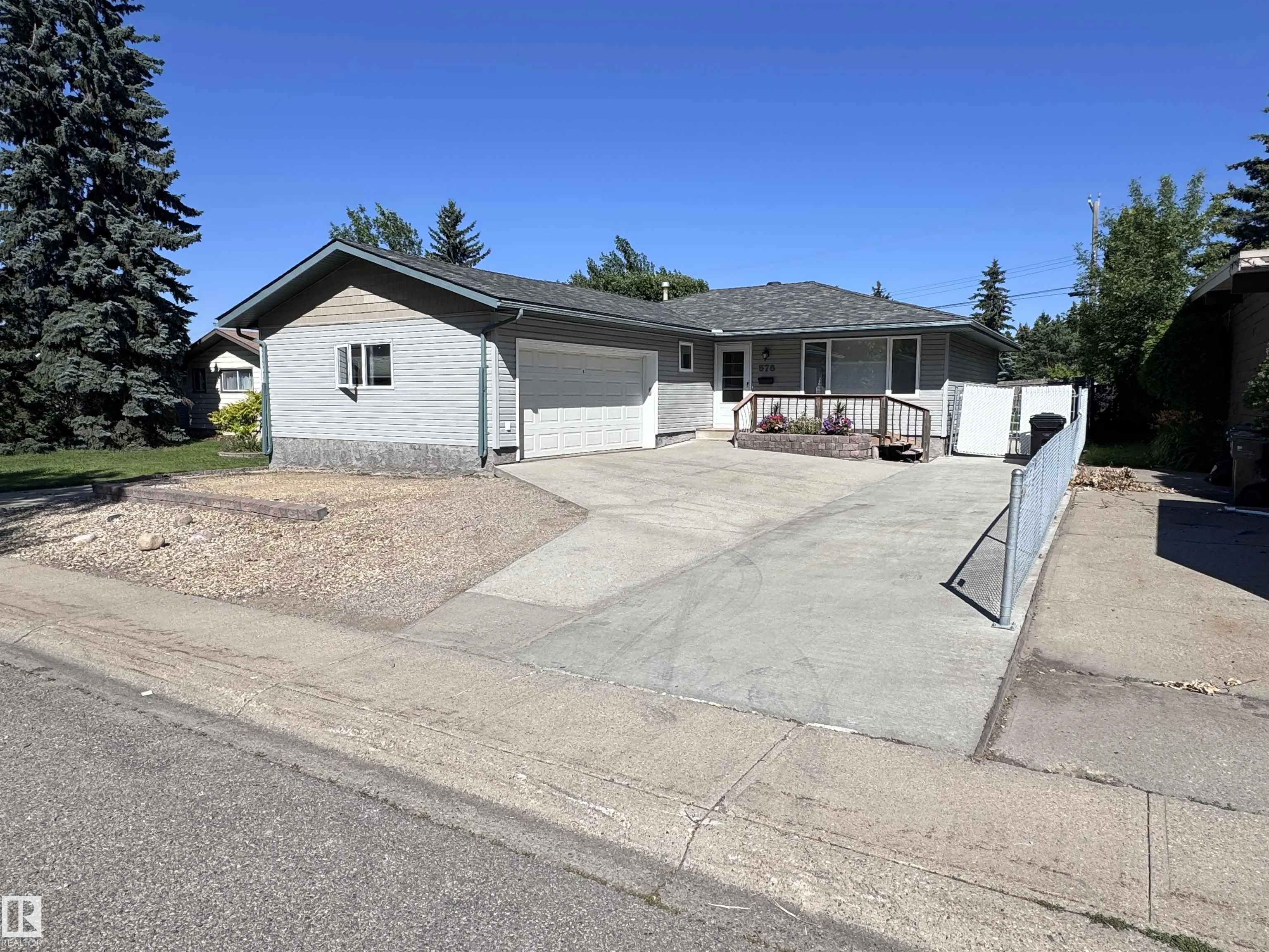 576 SAGE Crescent