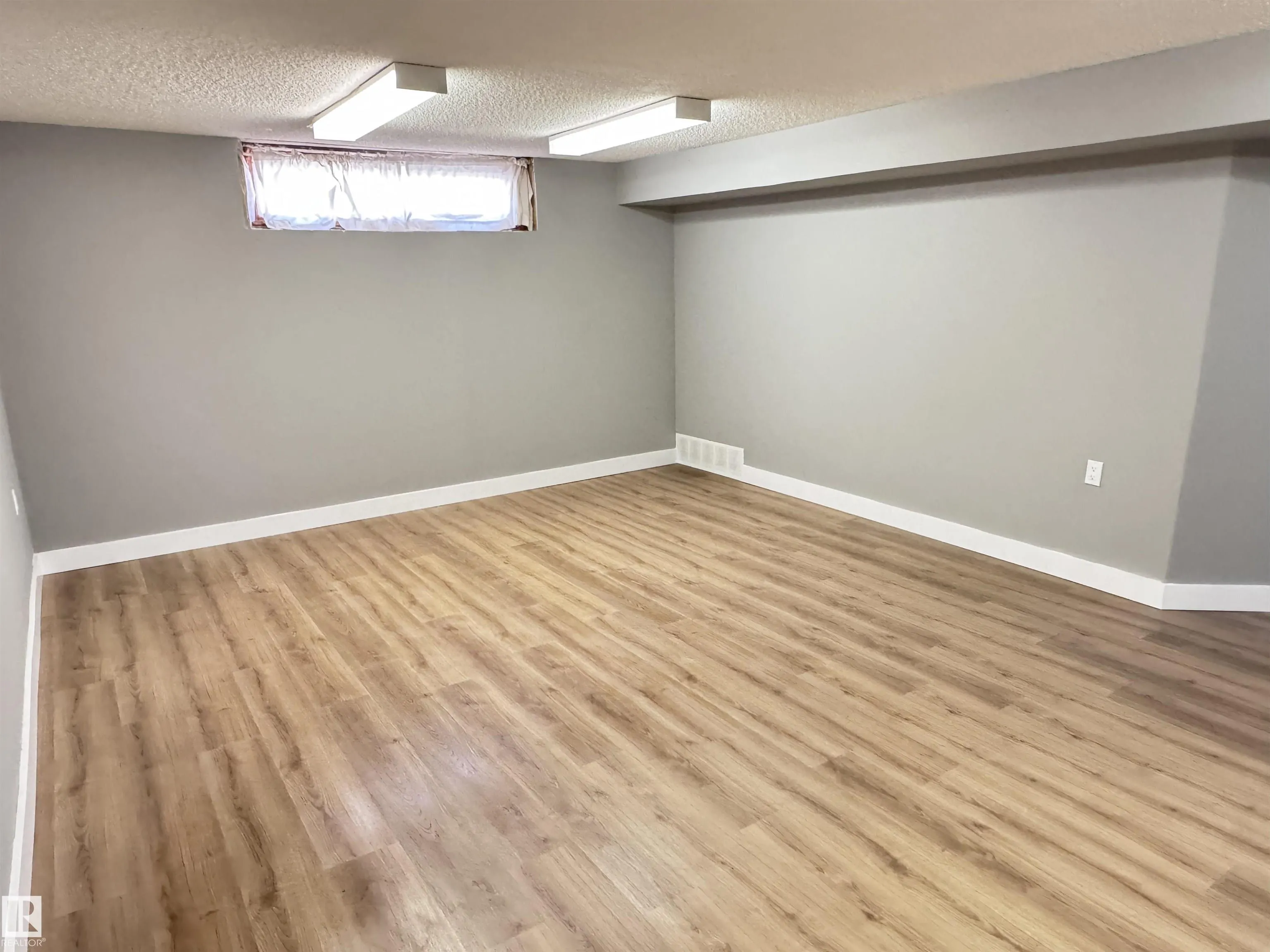 576 SAGE Crescent