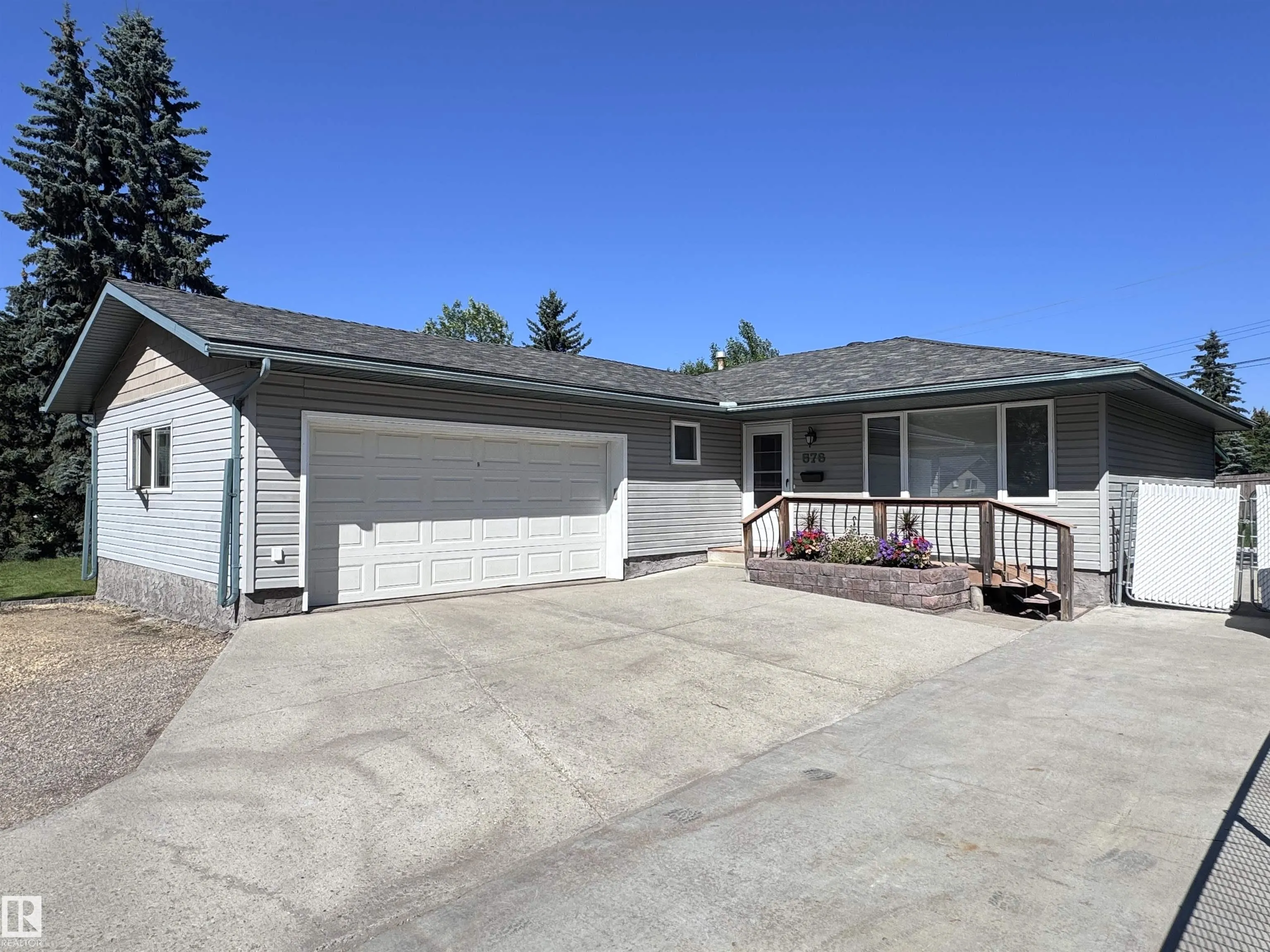 576 SAGE Crescent