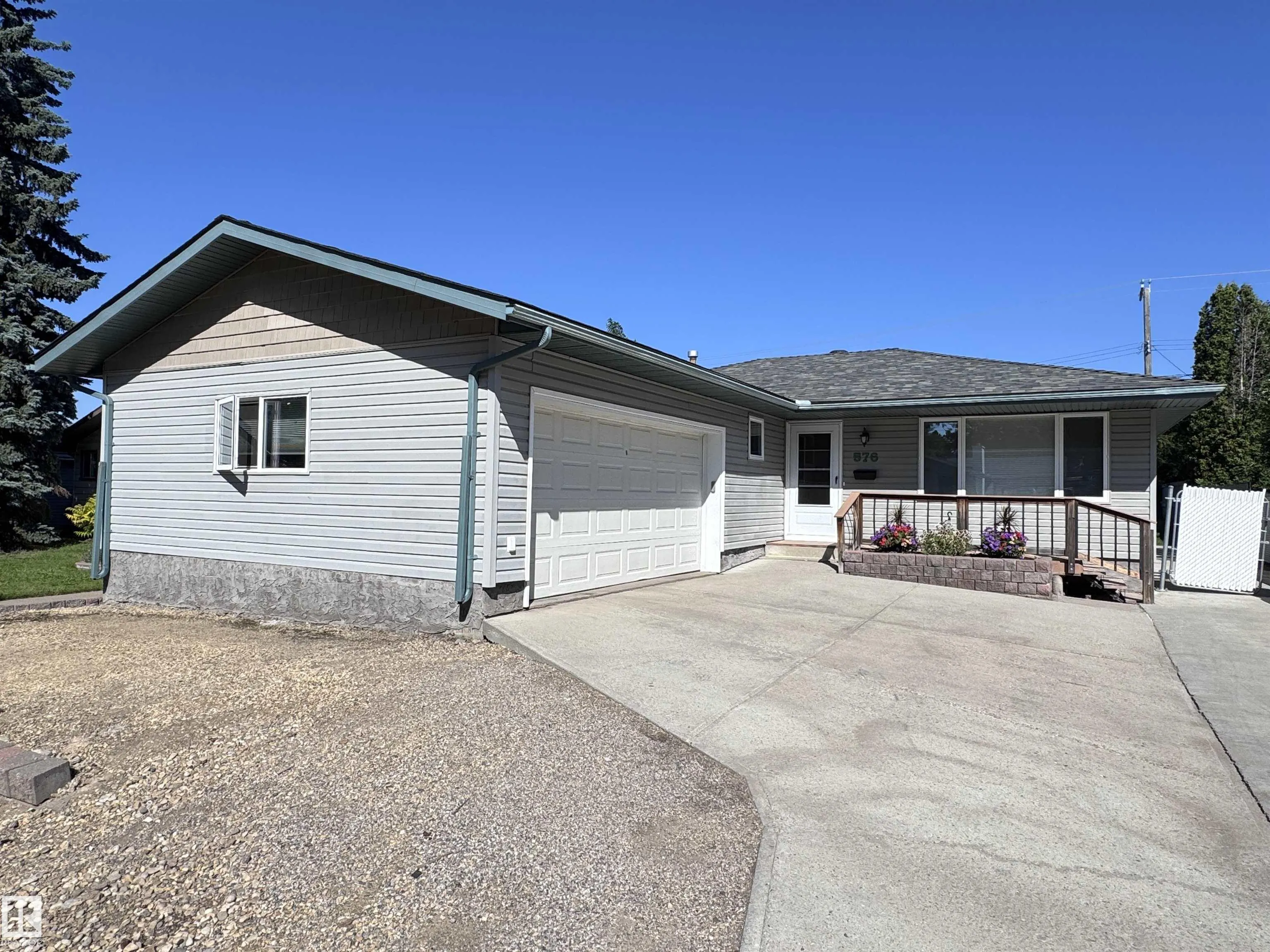 576 SAGE Crescent