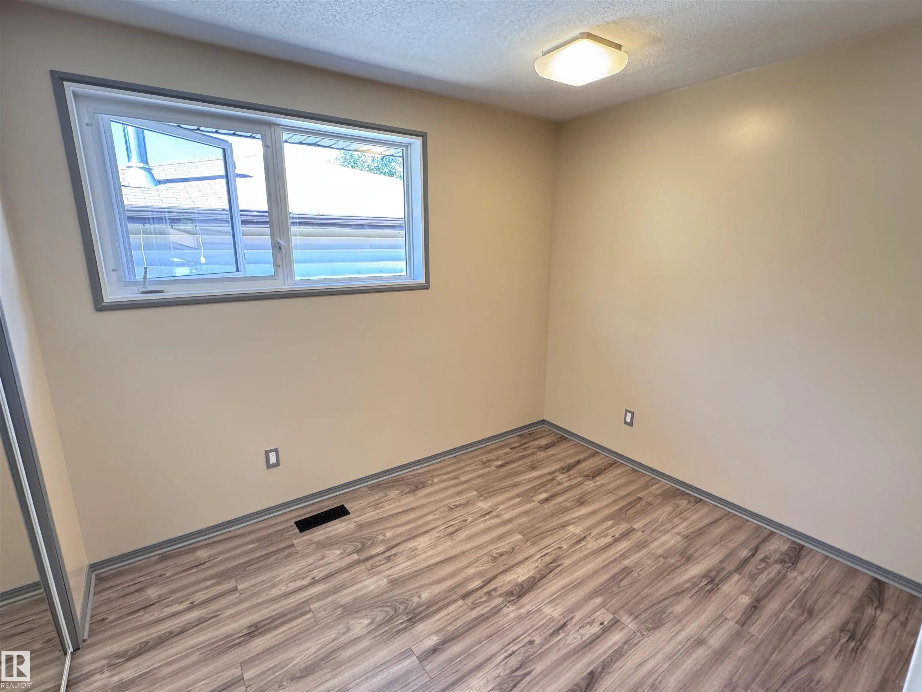 576 SAGE Crescent