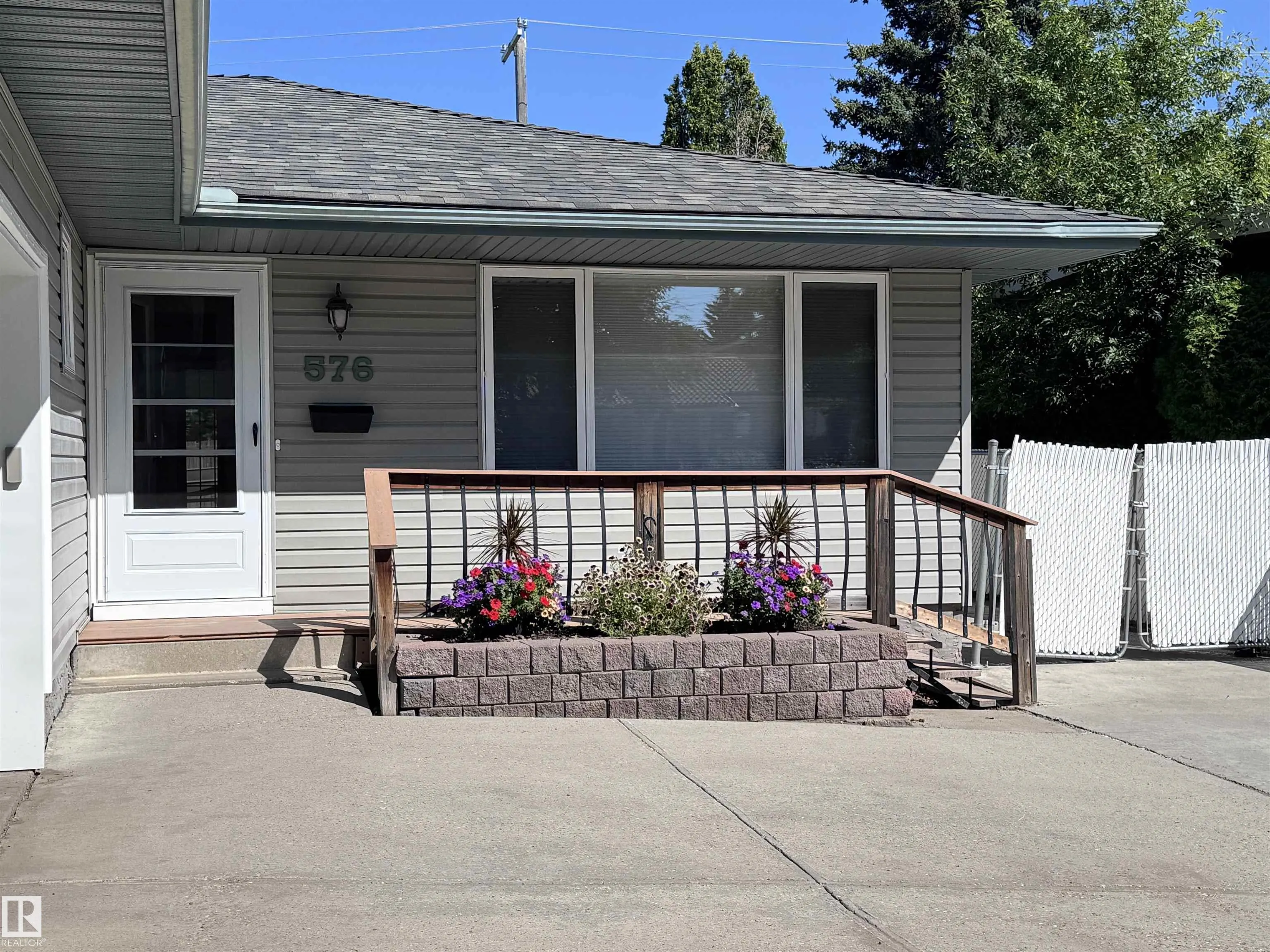 576 SAGE Crescent