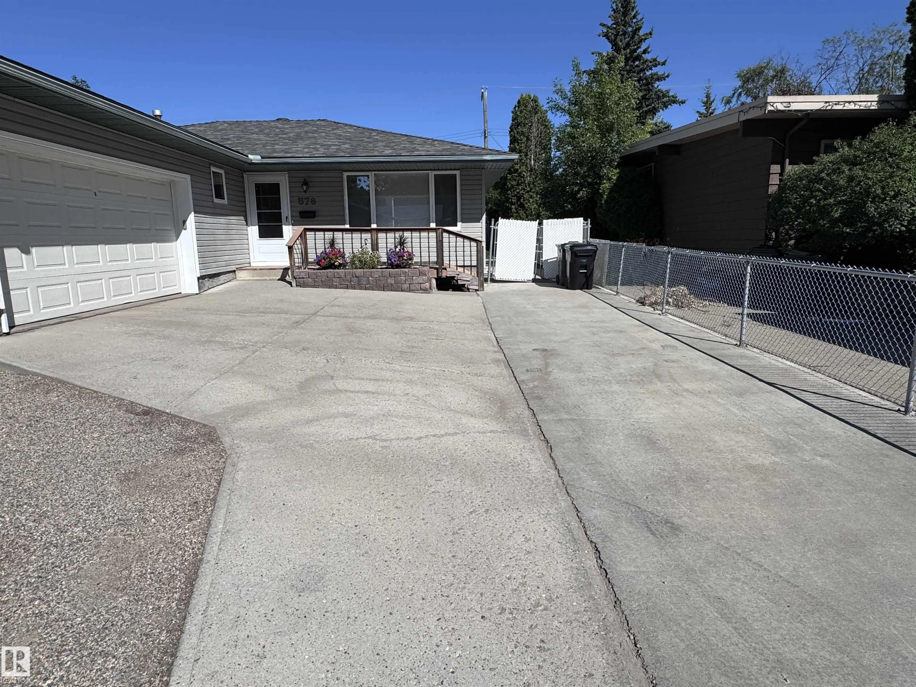 576 SAGE Crescent