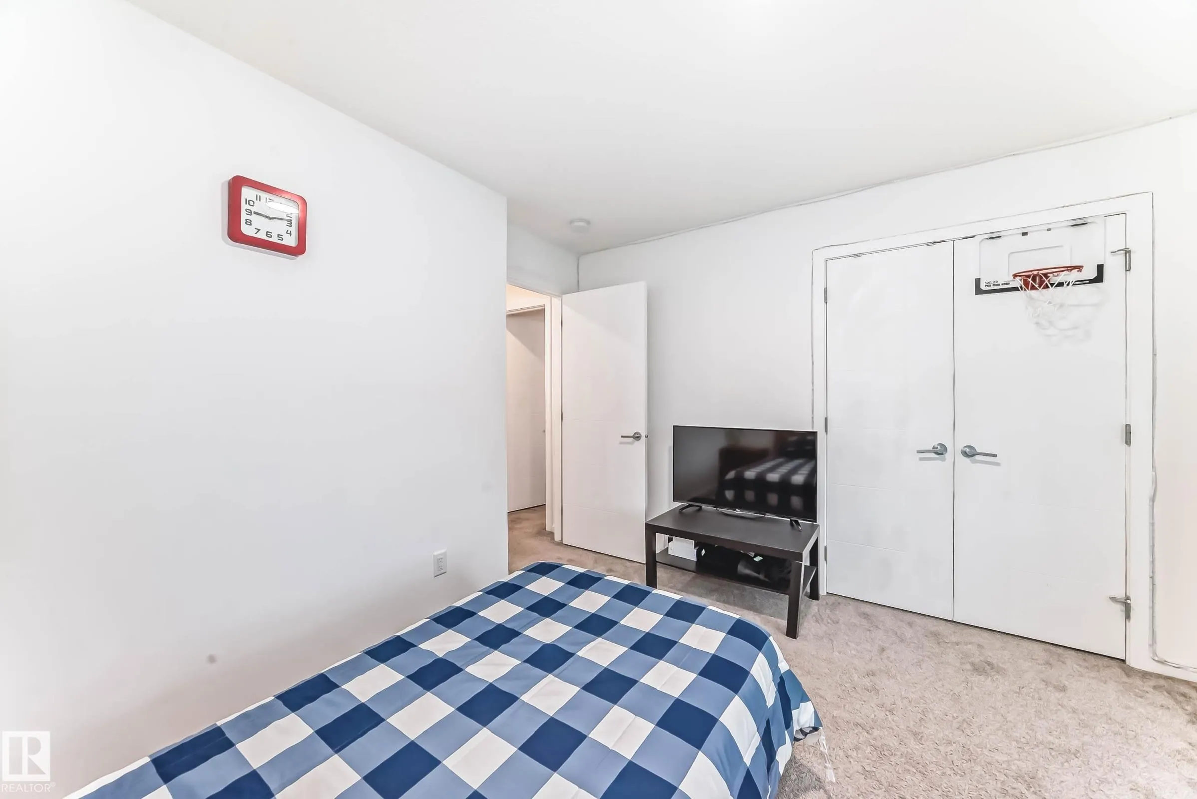 4595 66 St
