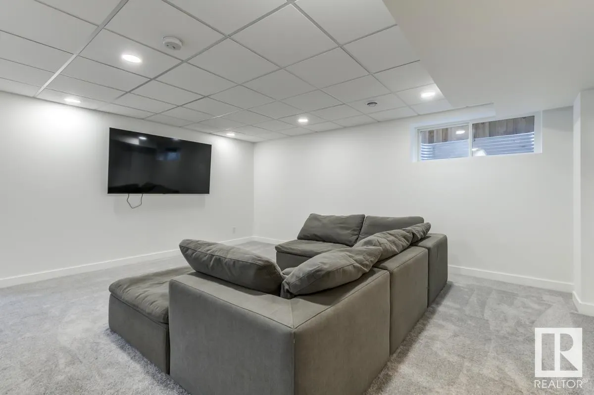 148 BECKER Crescent