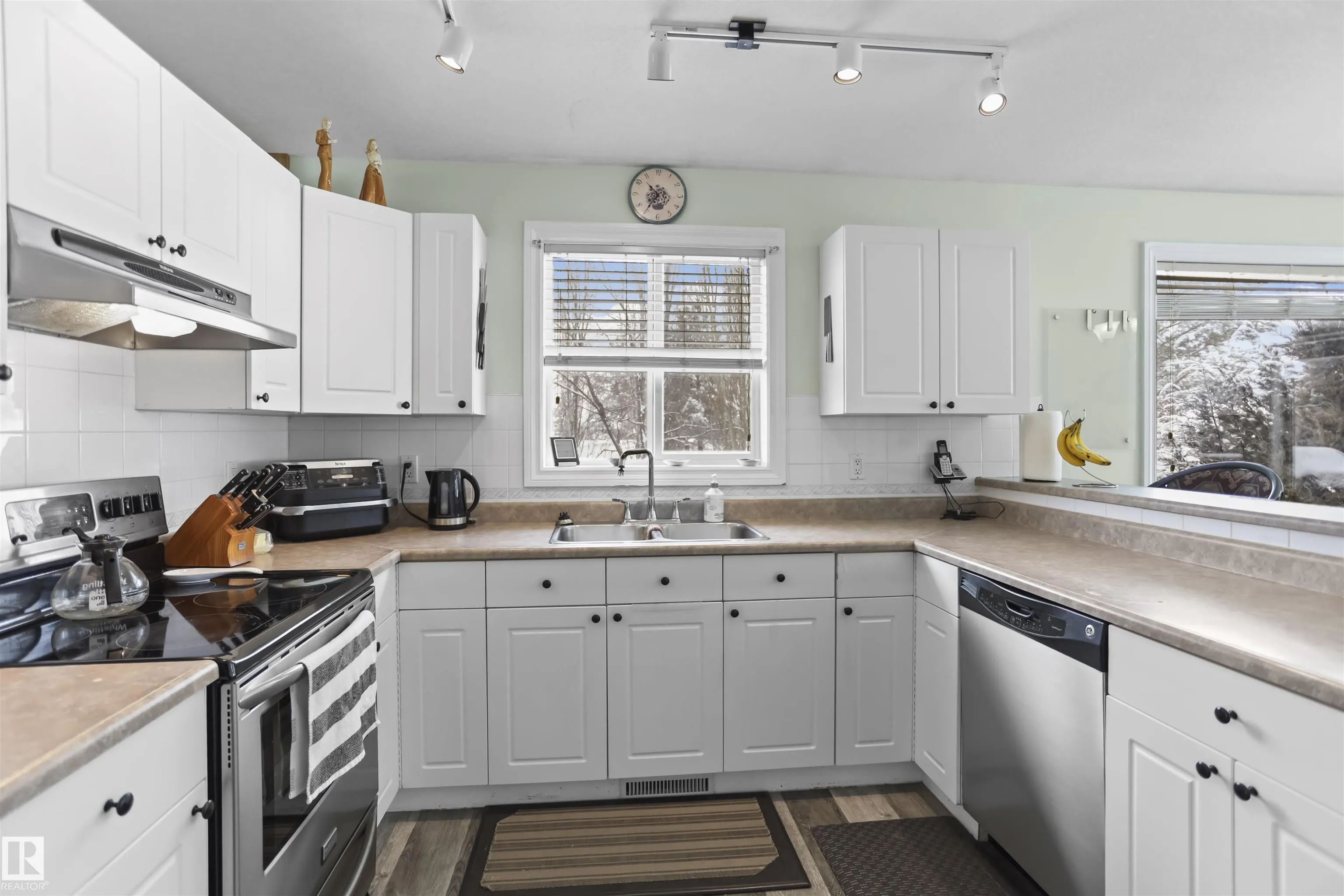 606 KANANASKIS Place