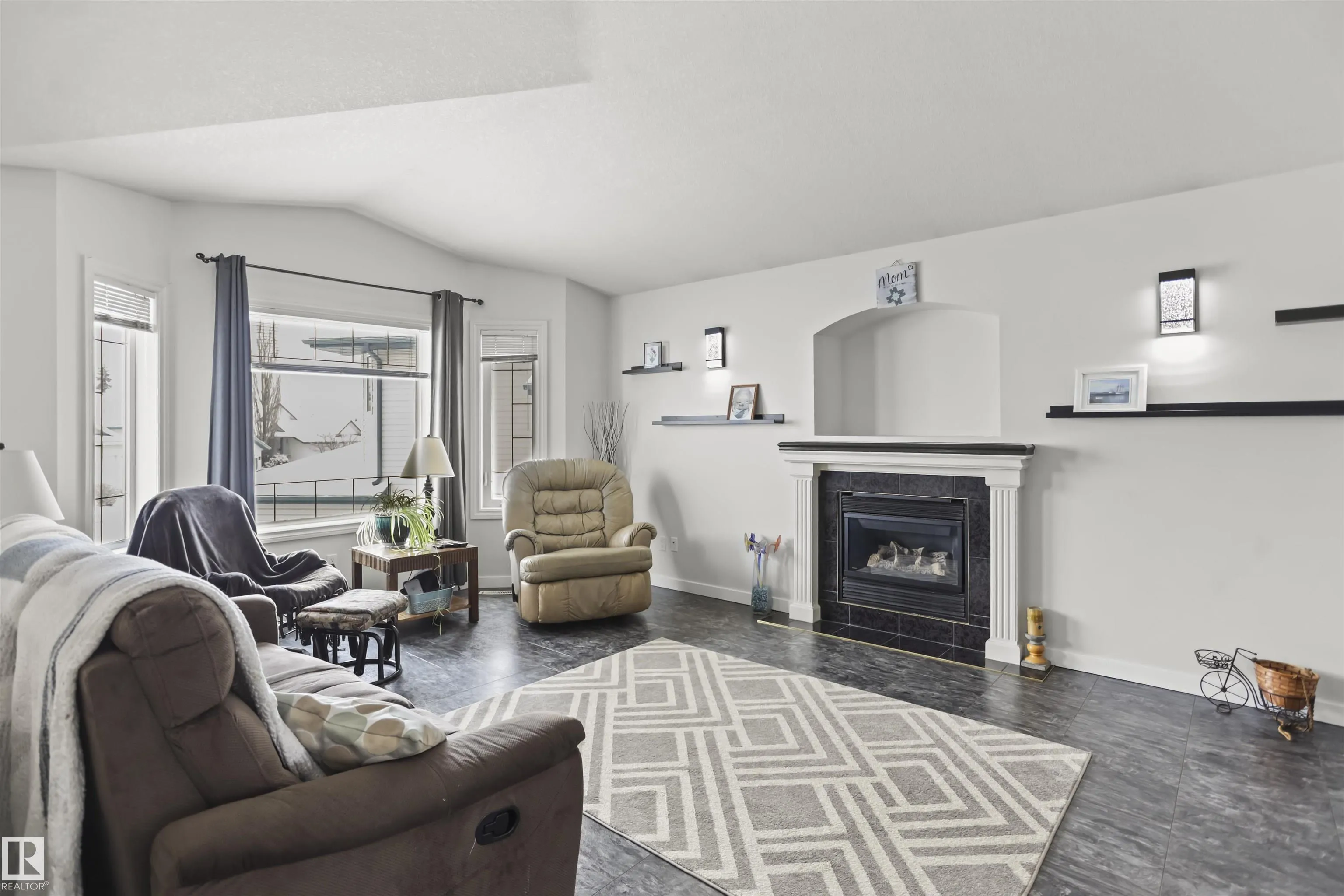 606 KANANASKIS Place