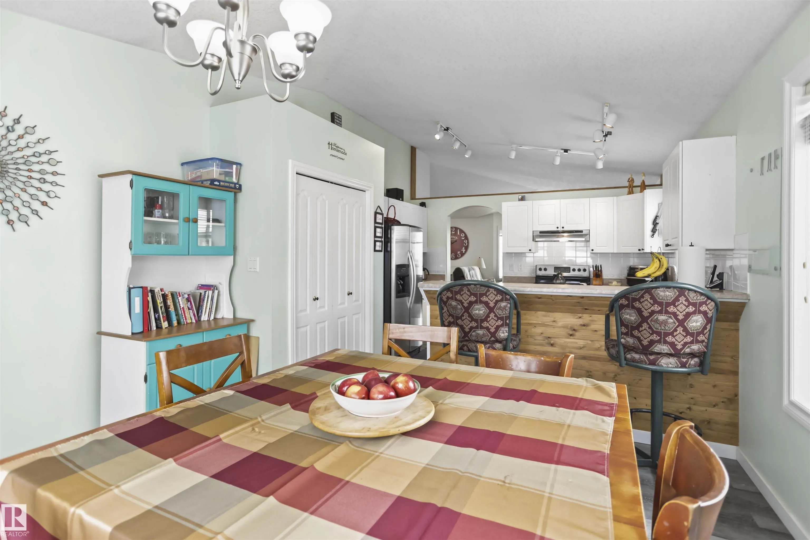 606 KANANASKIS Place