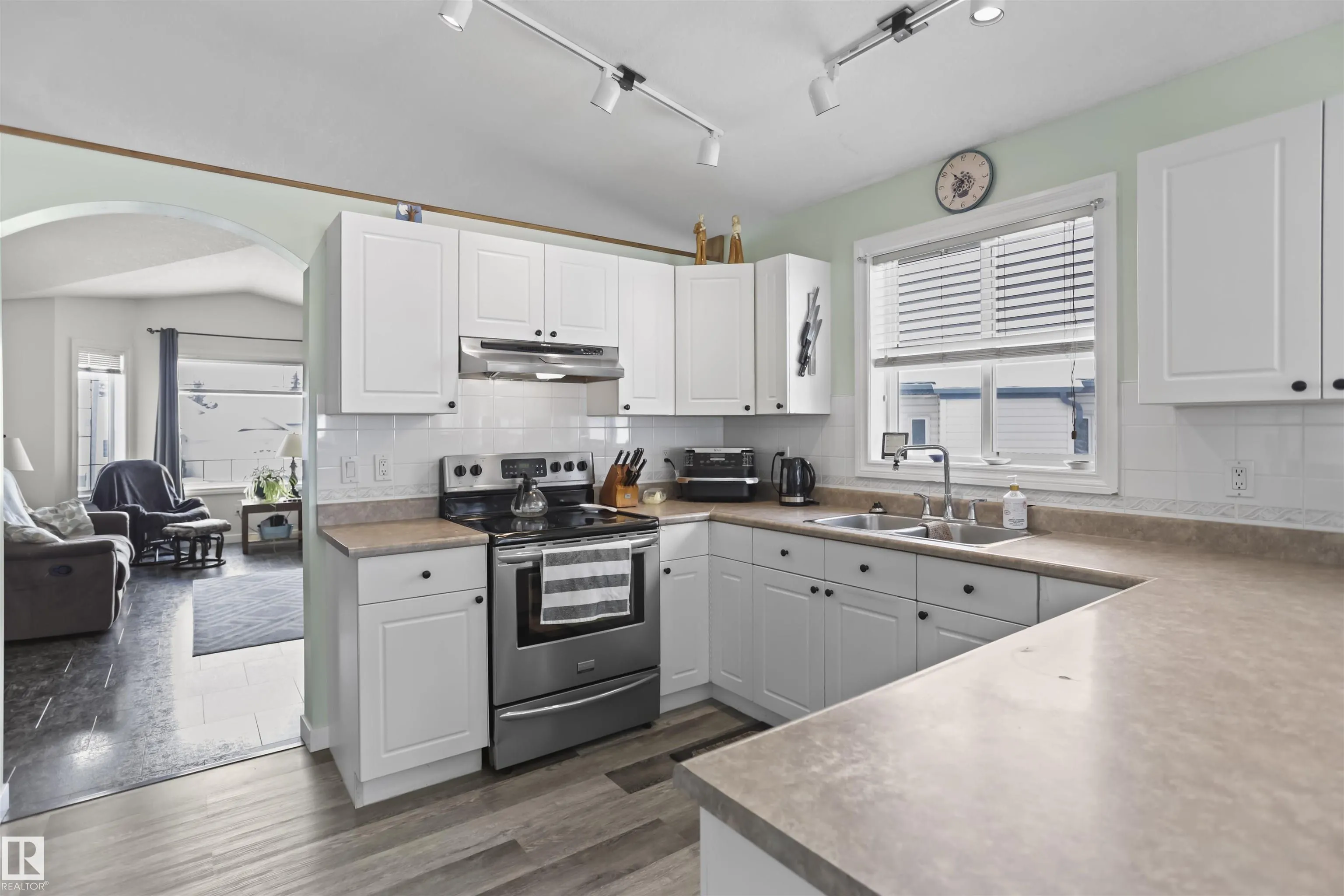 606 KANANASKIS Place