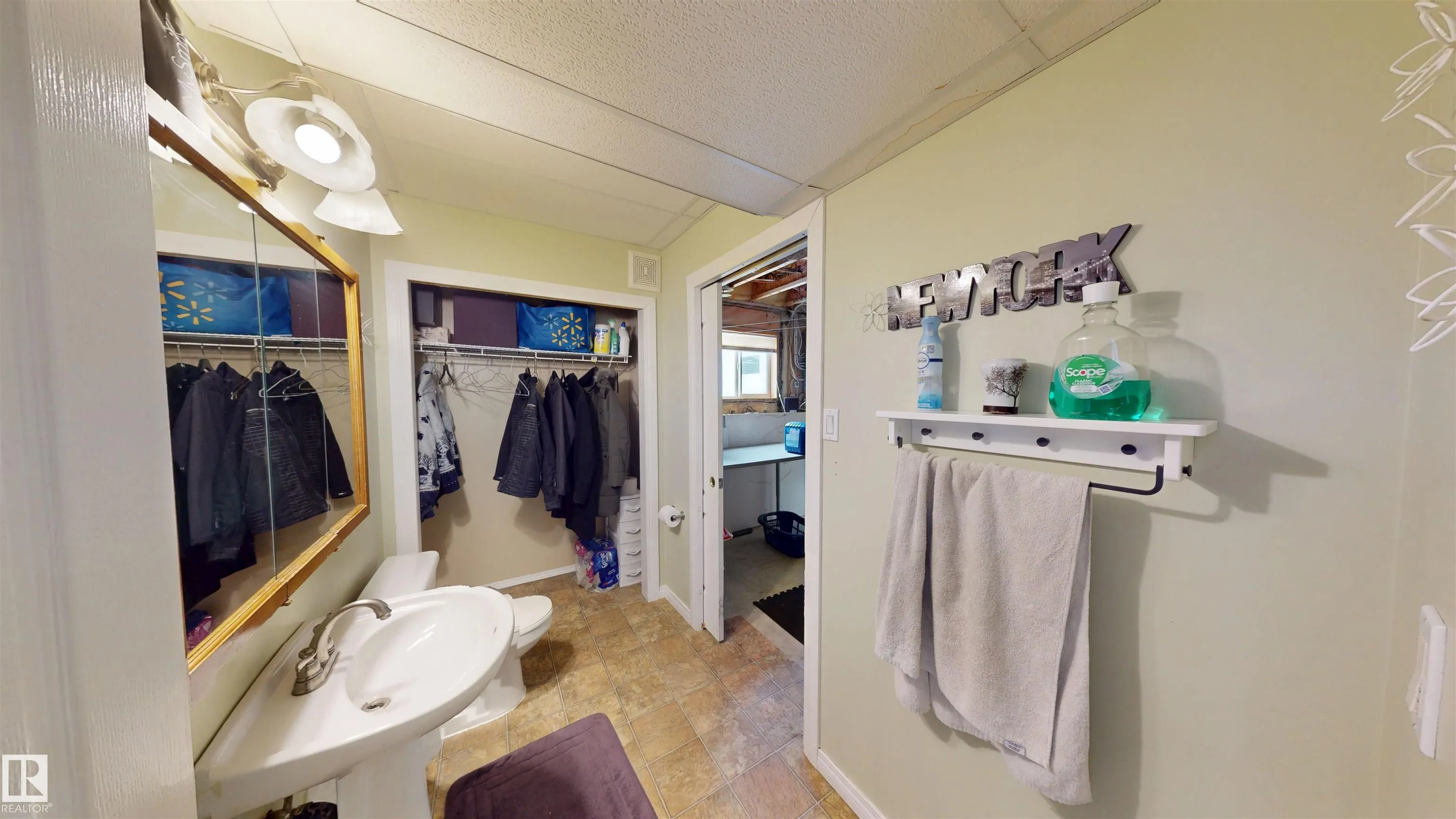 606 KANANASKIS Place