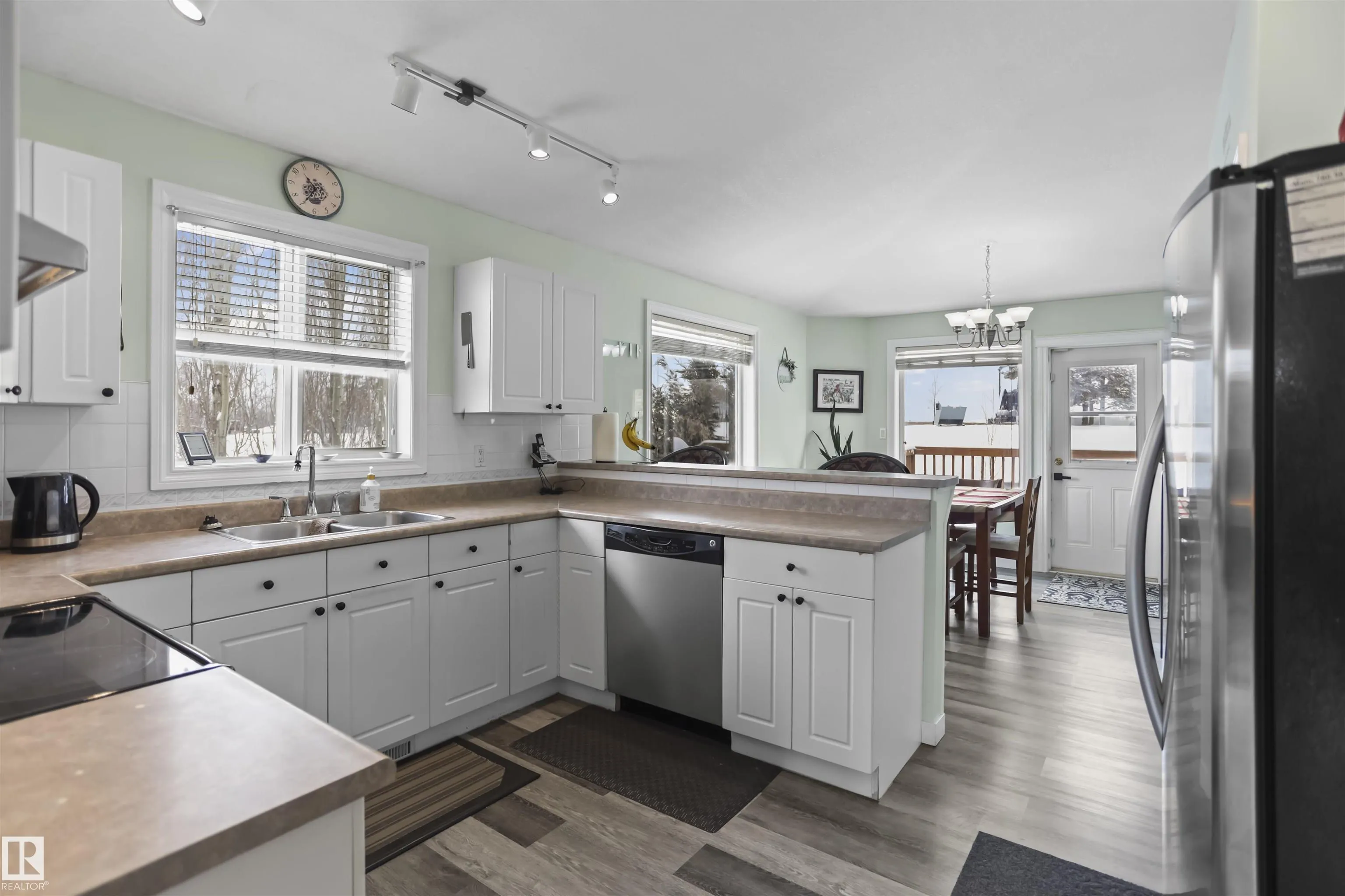 606 KANANASKIS Place