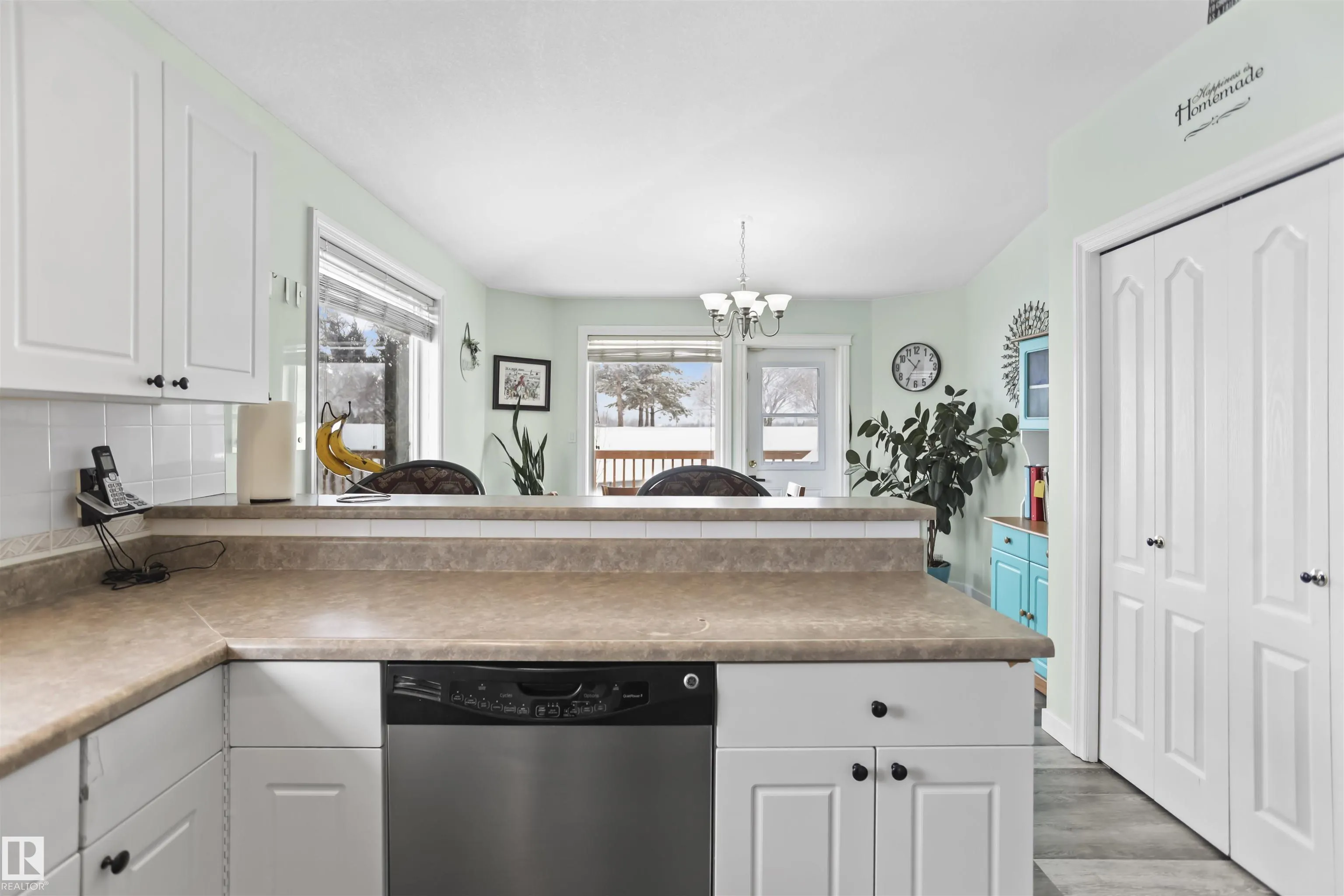 606 KANANASKIS Place