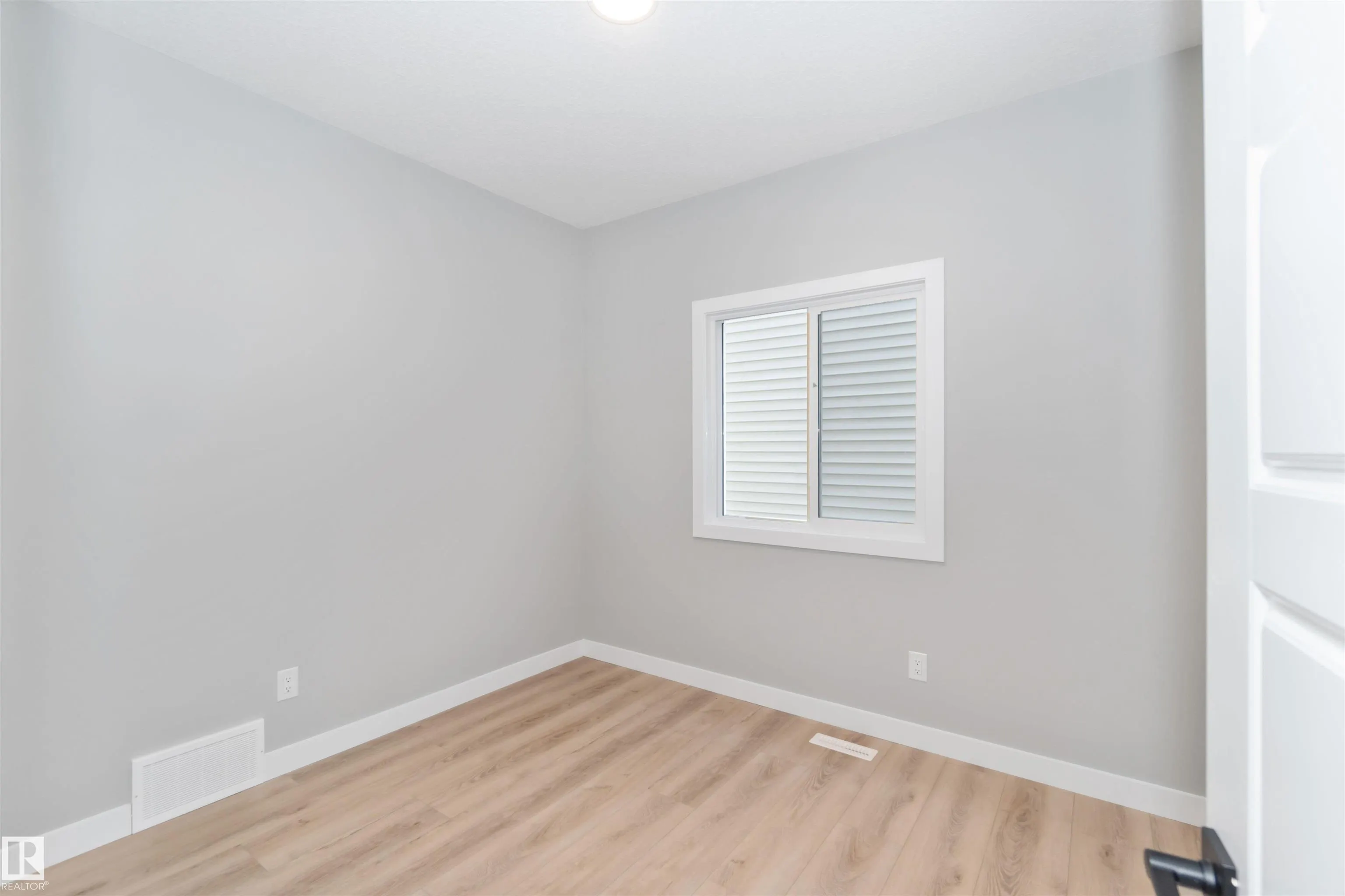 24 Meadowbrook Way