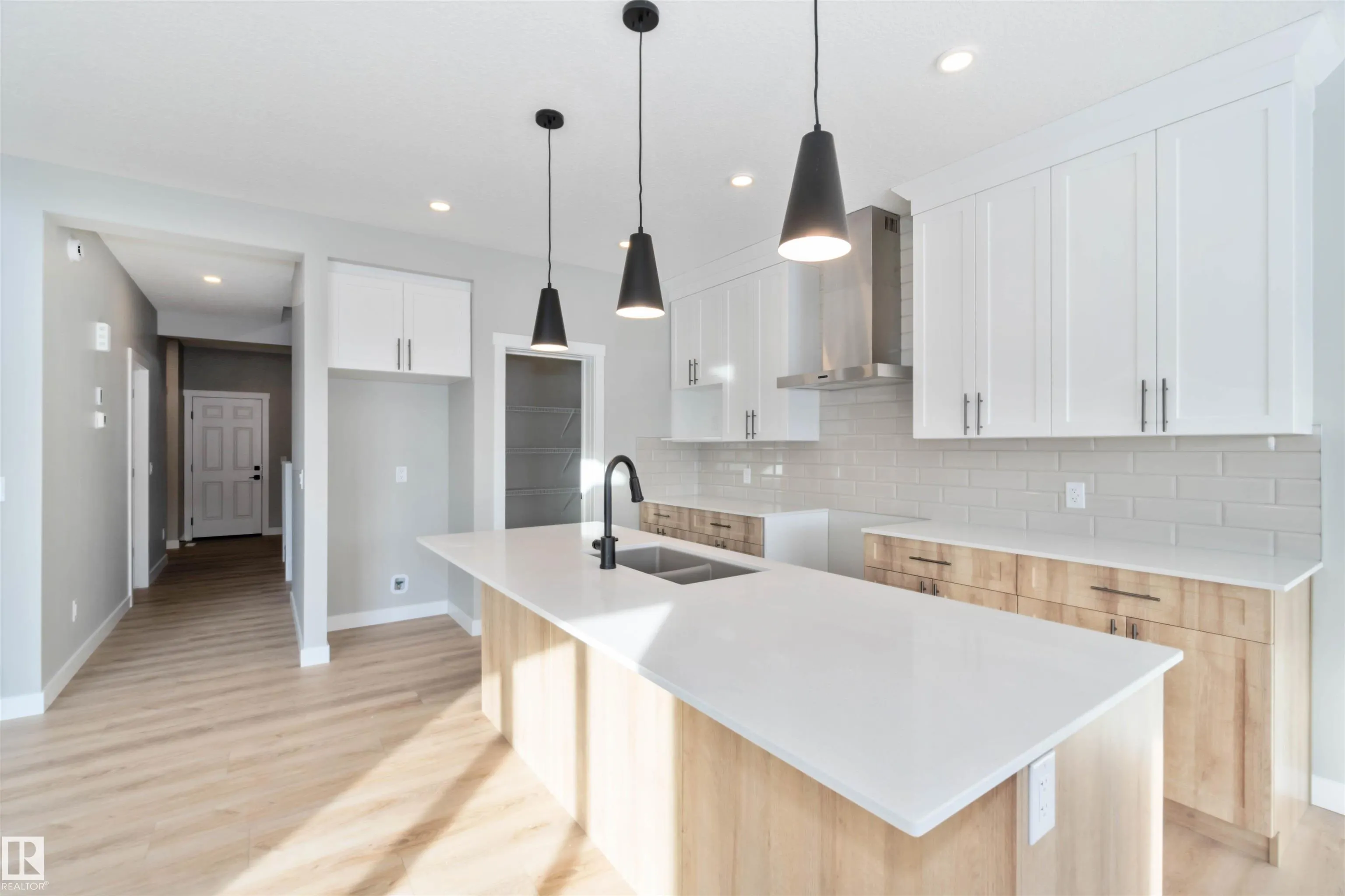 24 Meadowbrook Way