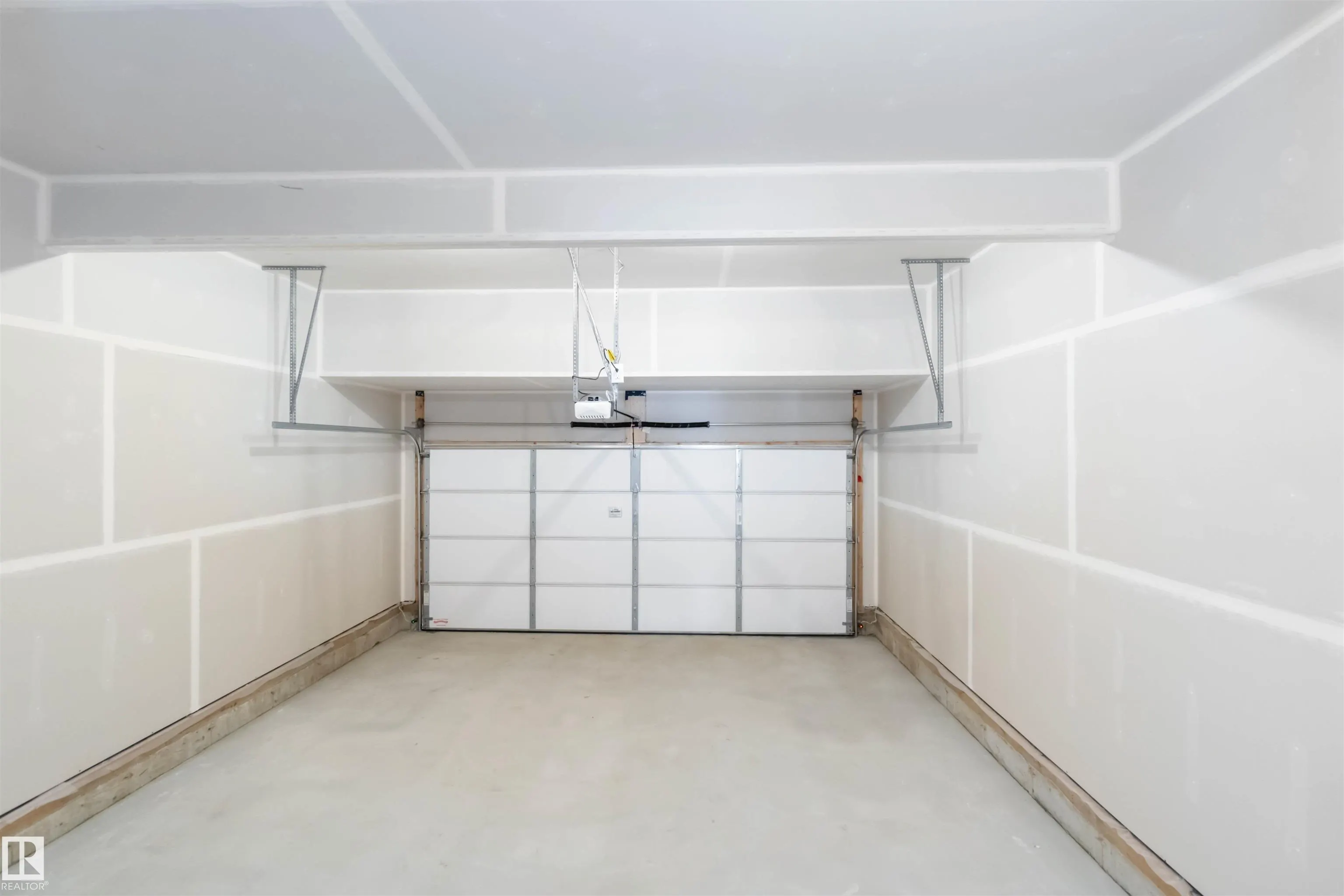 24 Meadowbrook Way