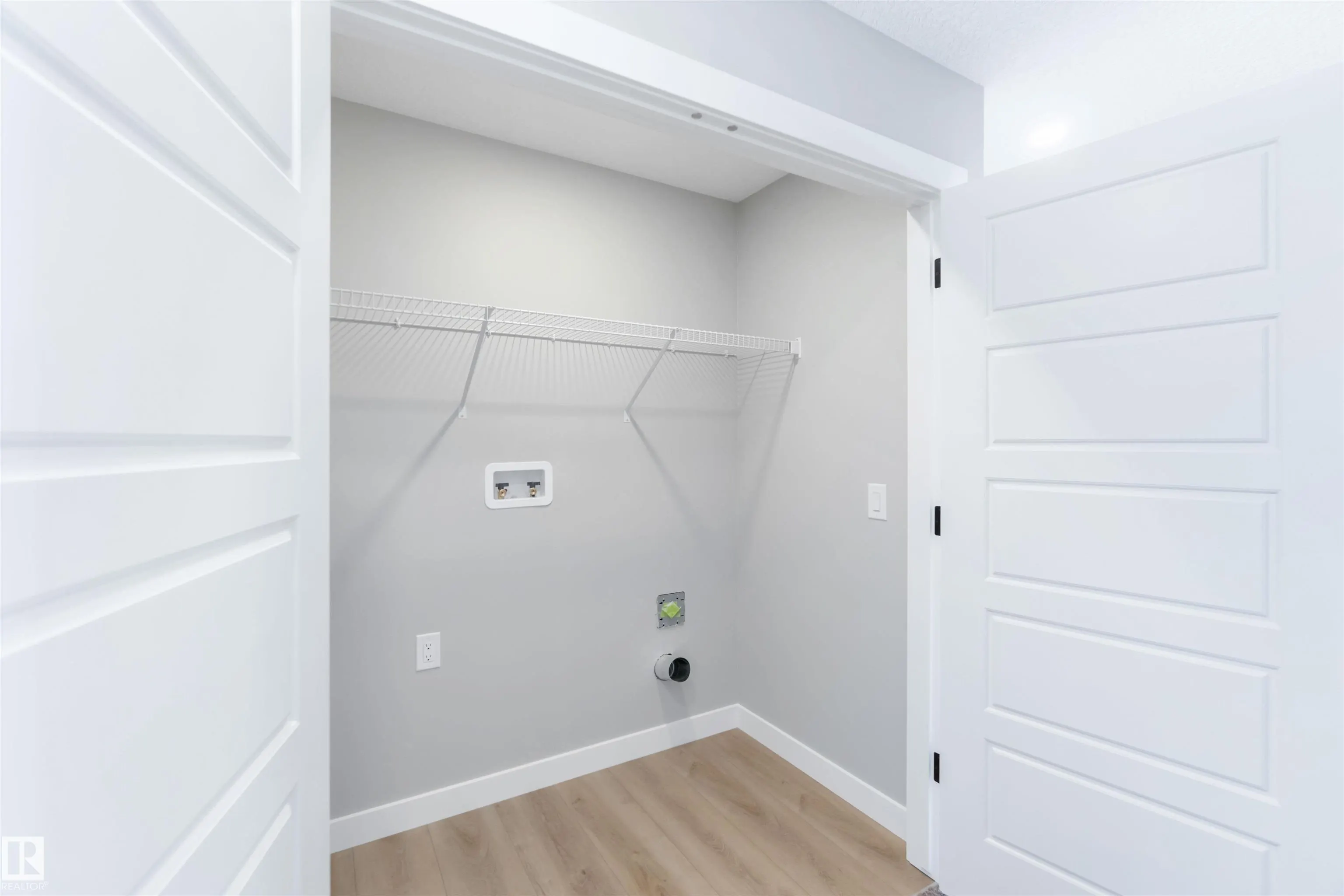 24 Meadowbrook Way