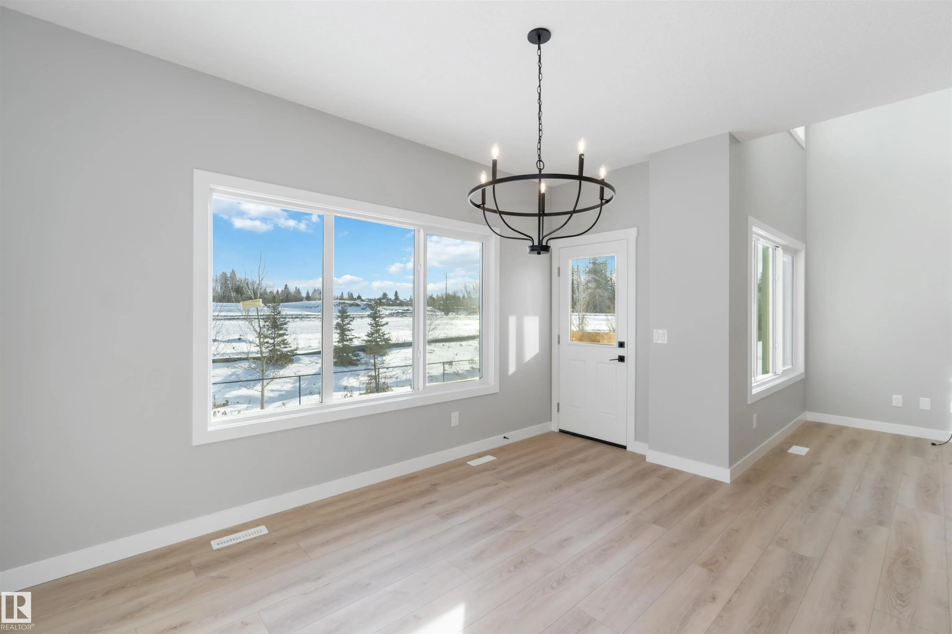 24 Meadowbrook Way