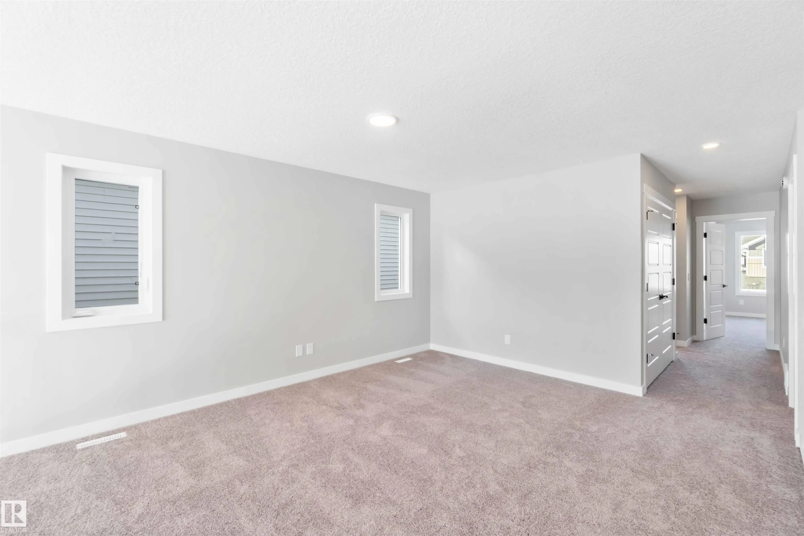 24 Meadowbrook Way