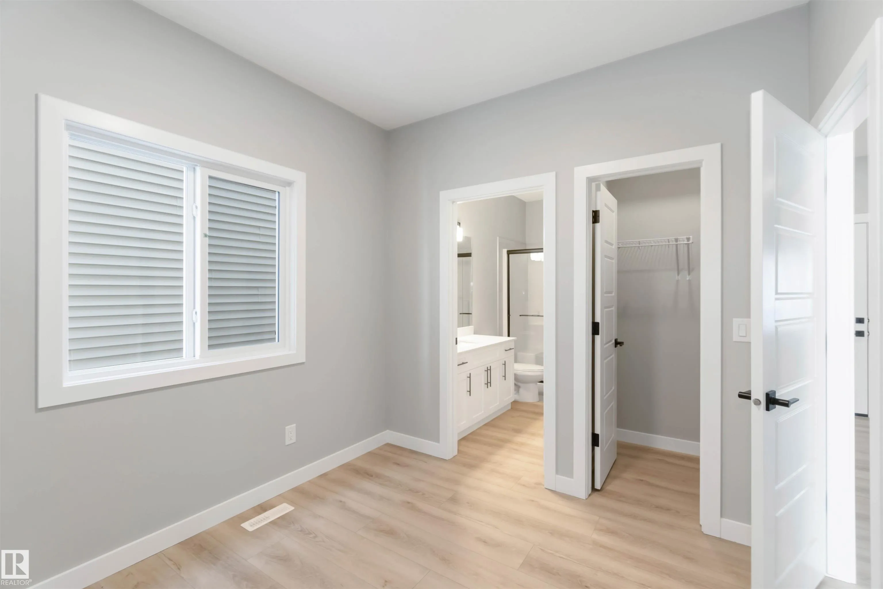 24 Meadowbrook Way