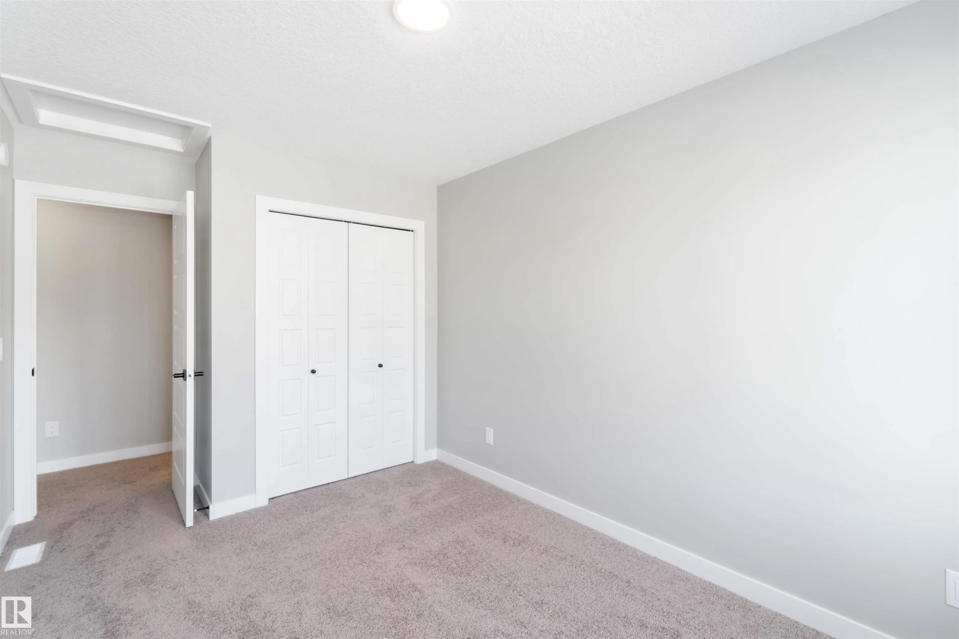 24 Meadowbrook Way