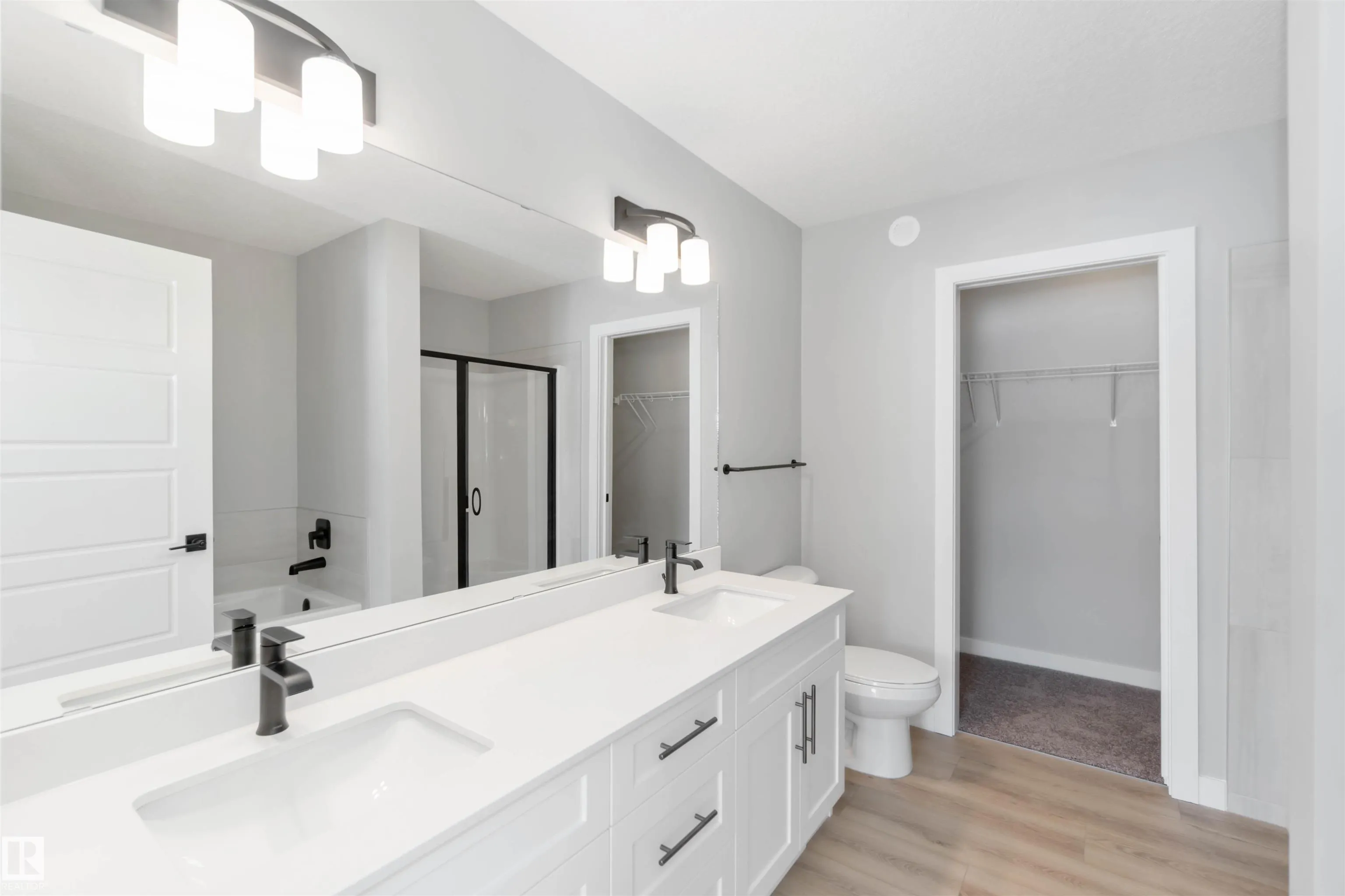 24 Meadowbrook Way