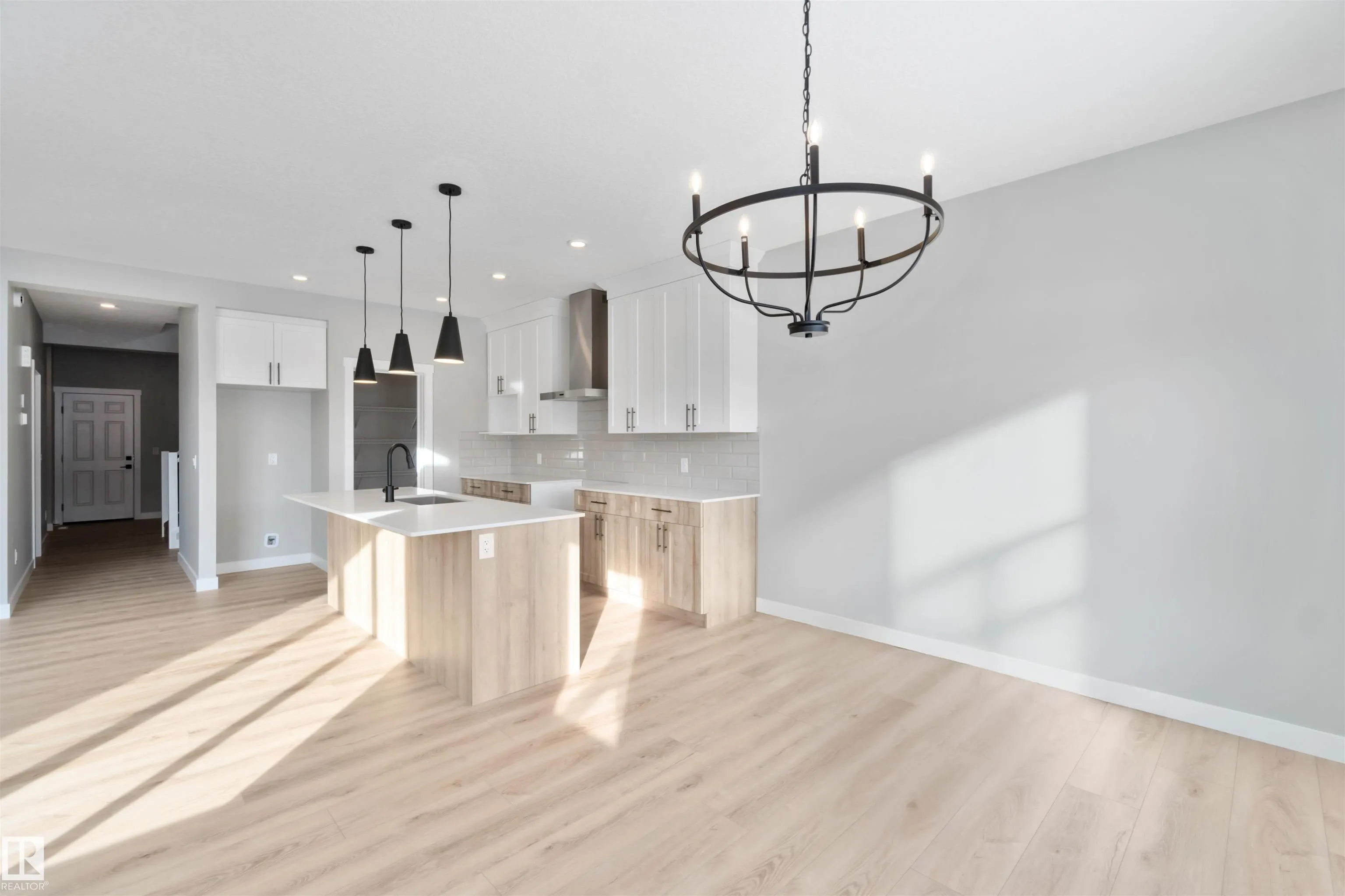 24 Meadowbrook Way