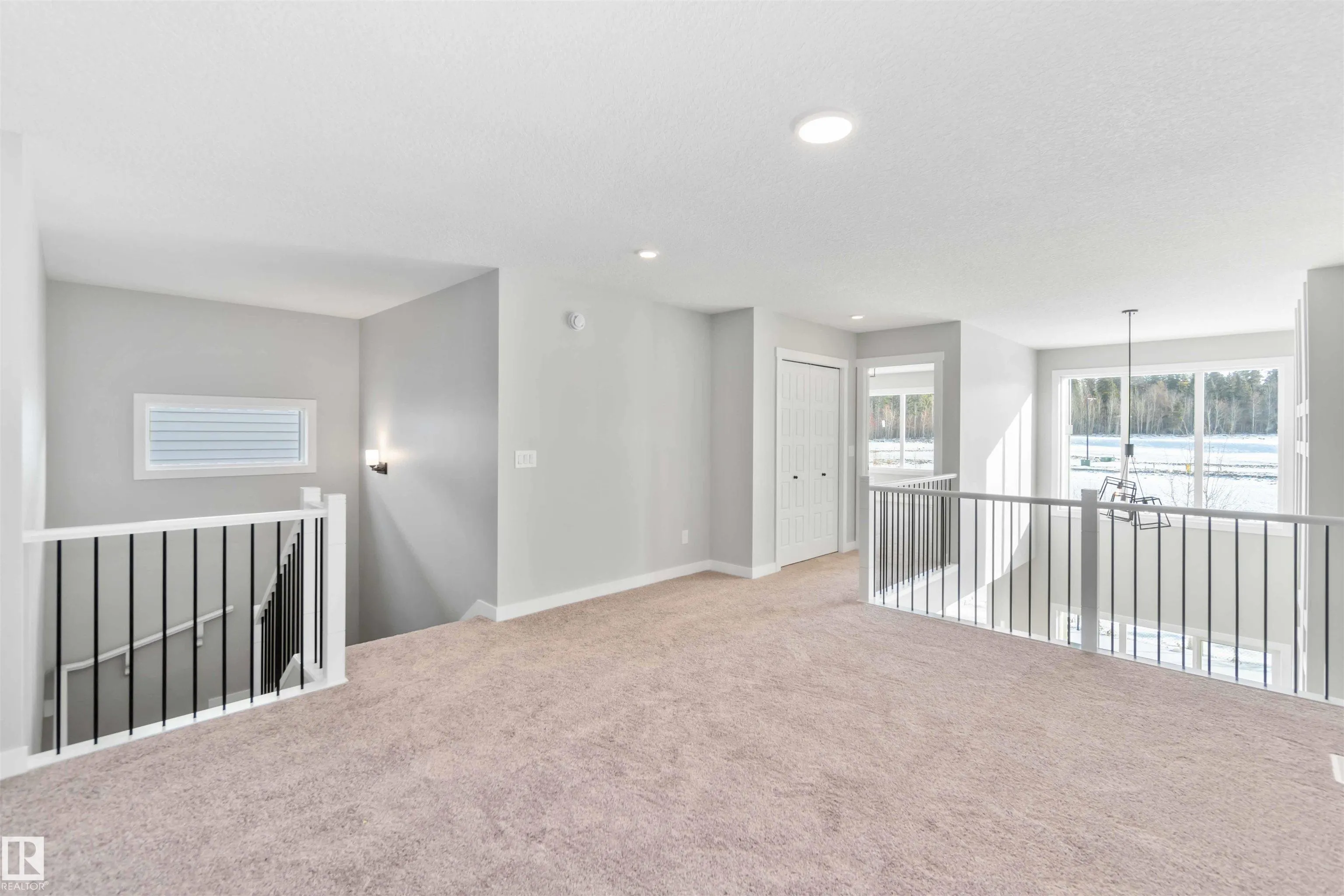24 Meadowbrook Way