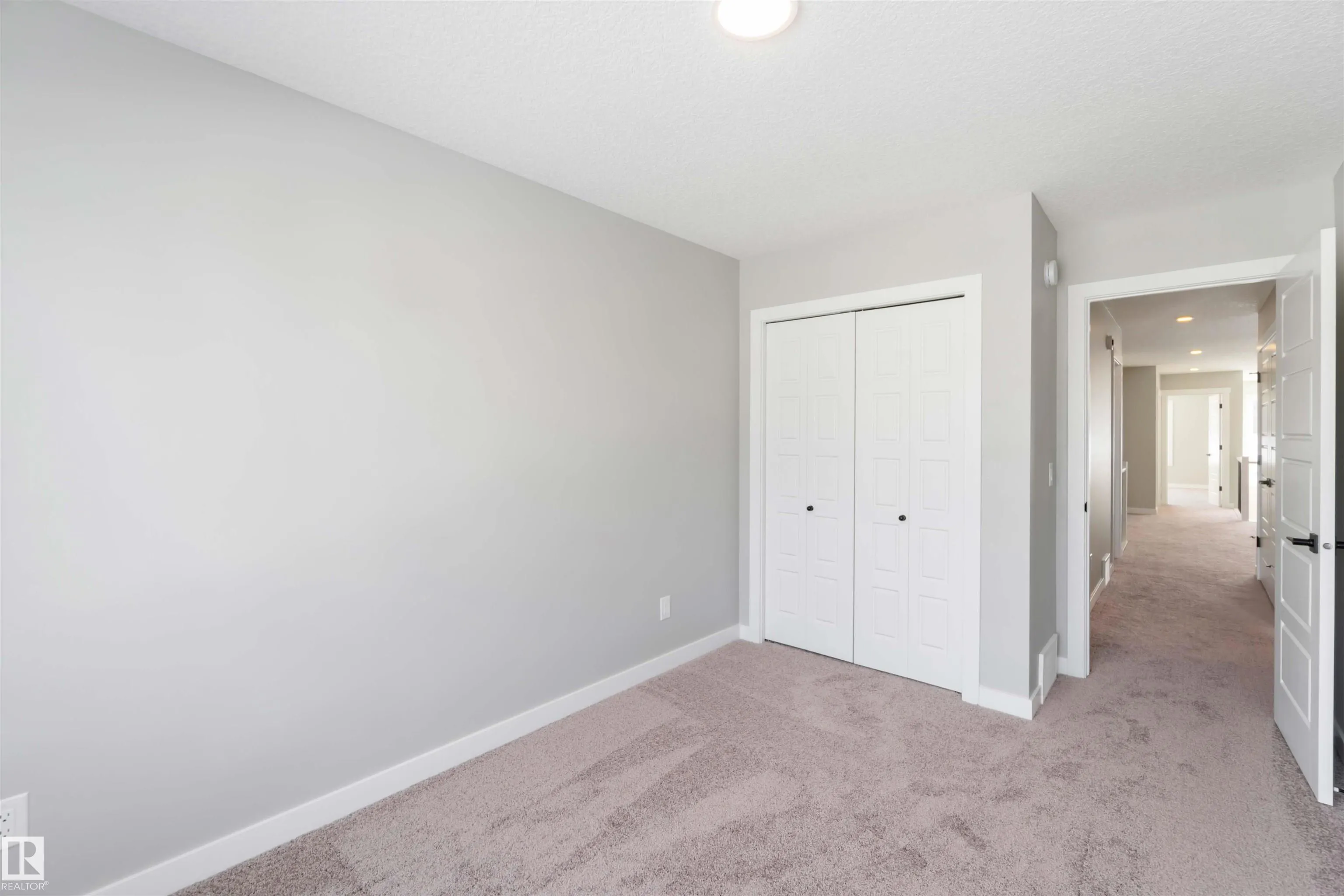 24 Meadowbrook Way