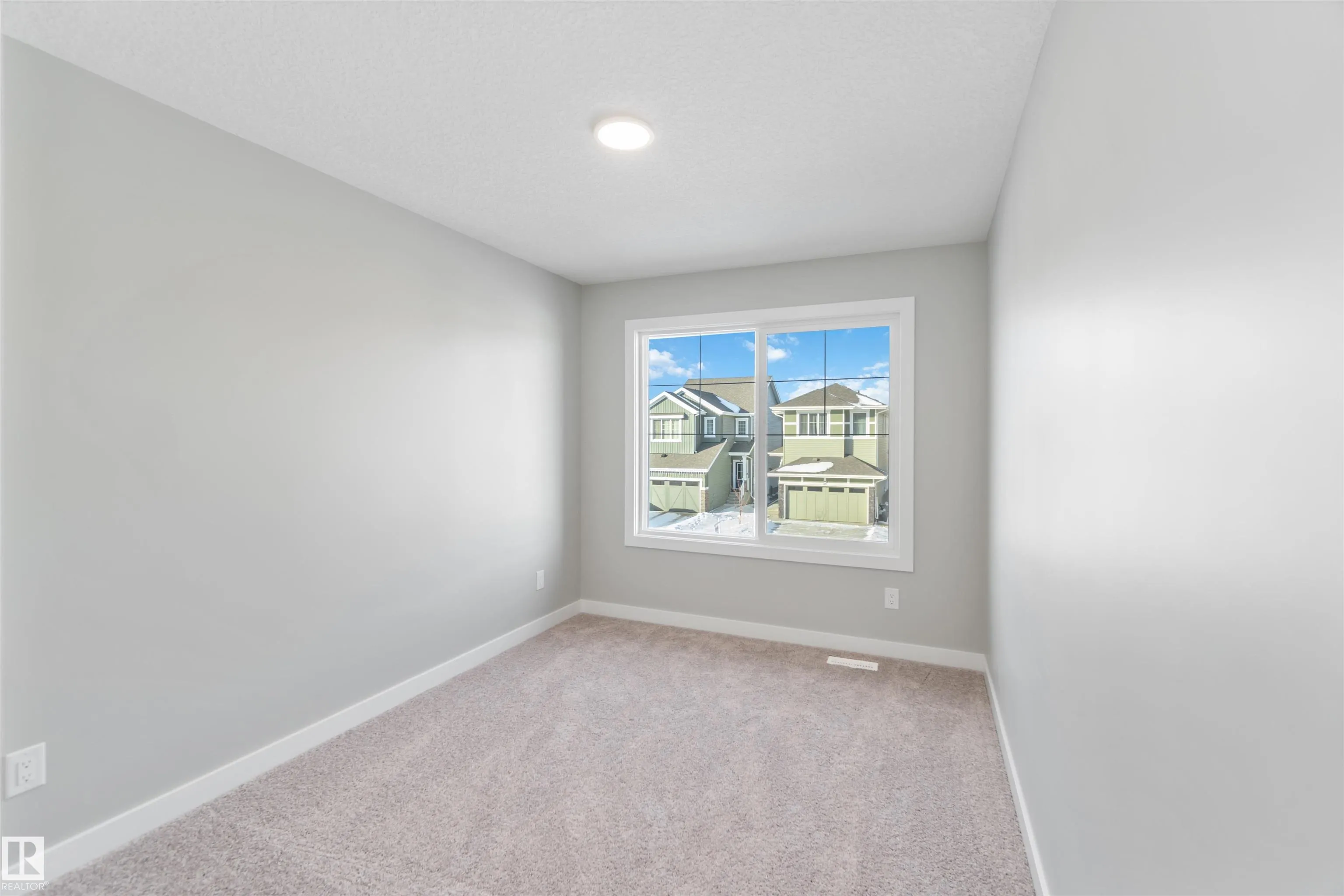 24 Meadowbrook Way