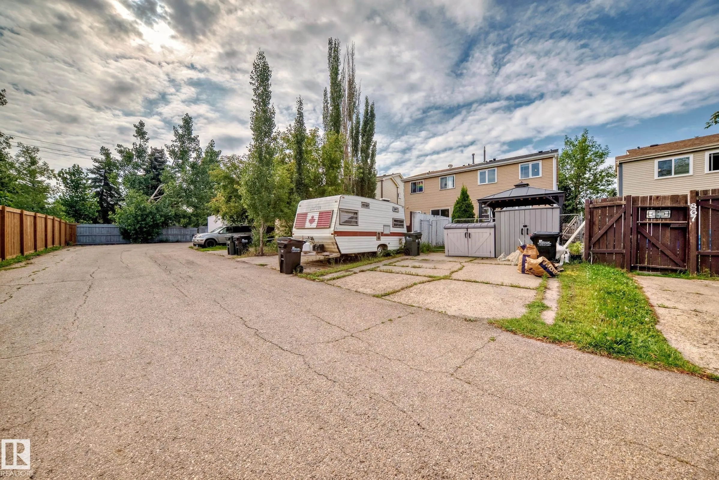 869 VILLAGE Mews
