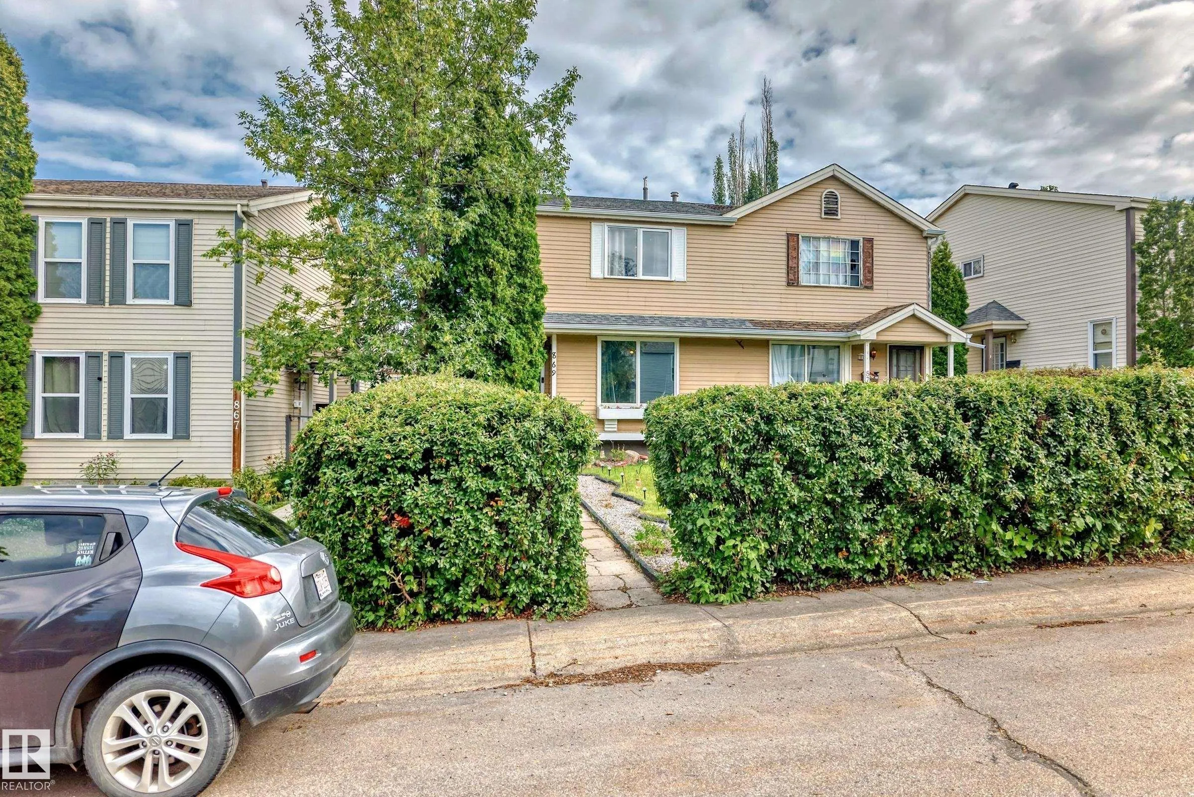 869 VILLAGE Mews