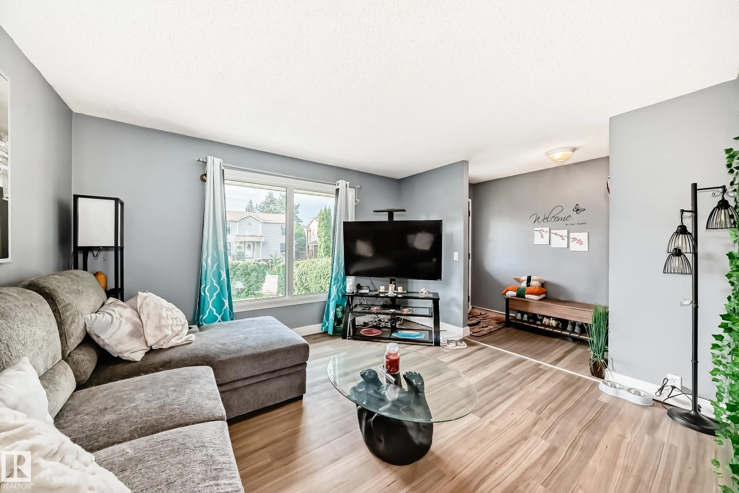 869 VILLAGE Mews