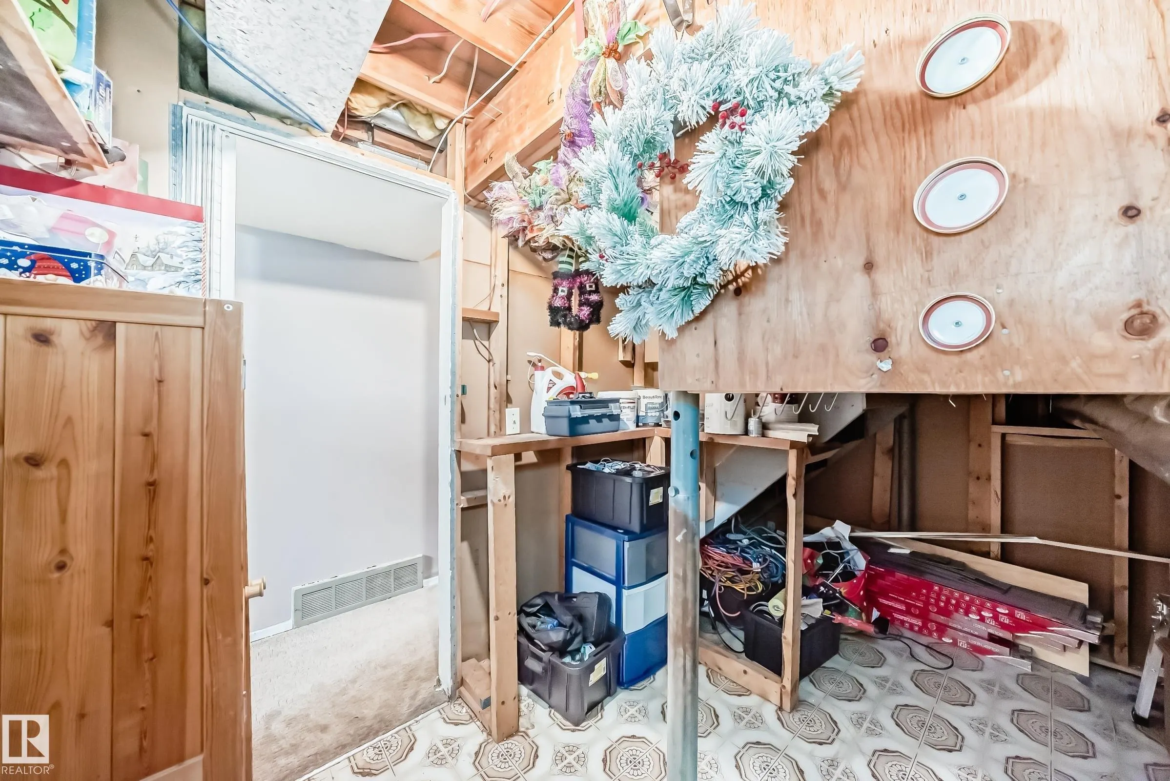 869 VILLAGE Mews