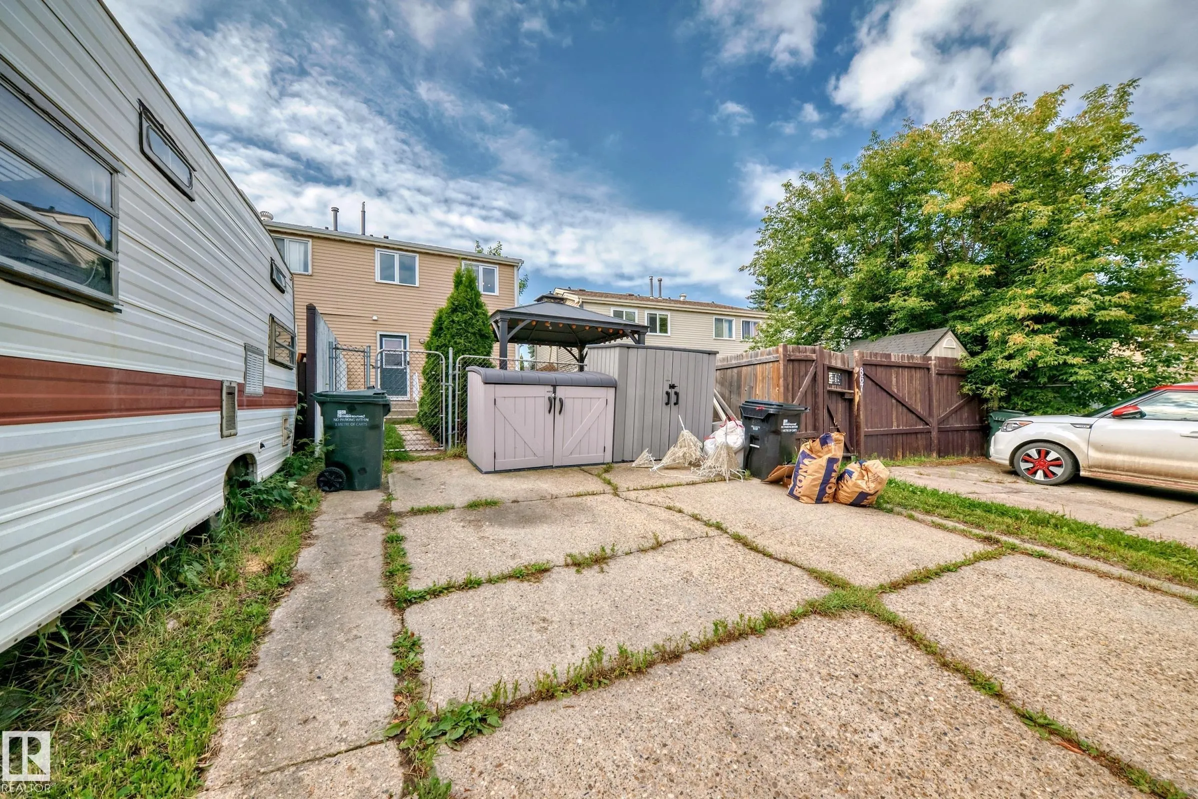 869 VILLAGE Mews