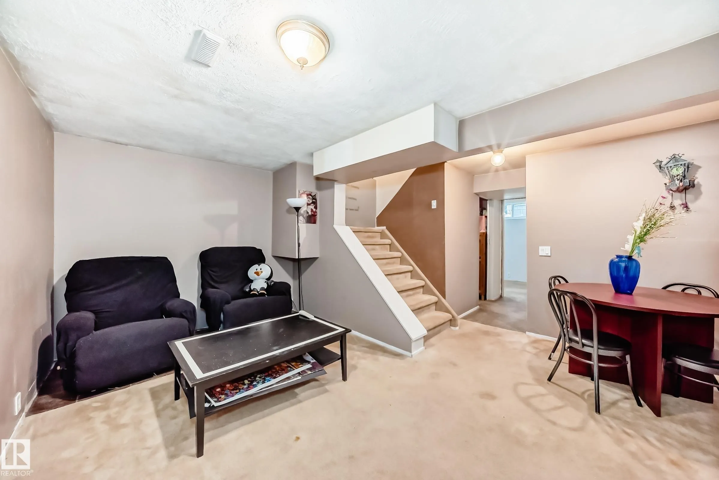 869 VILLAGE Mews