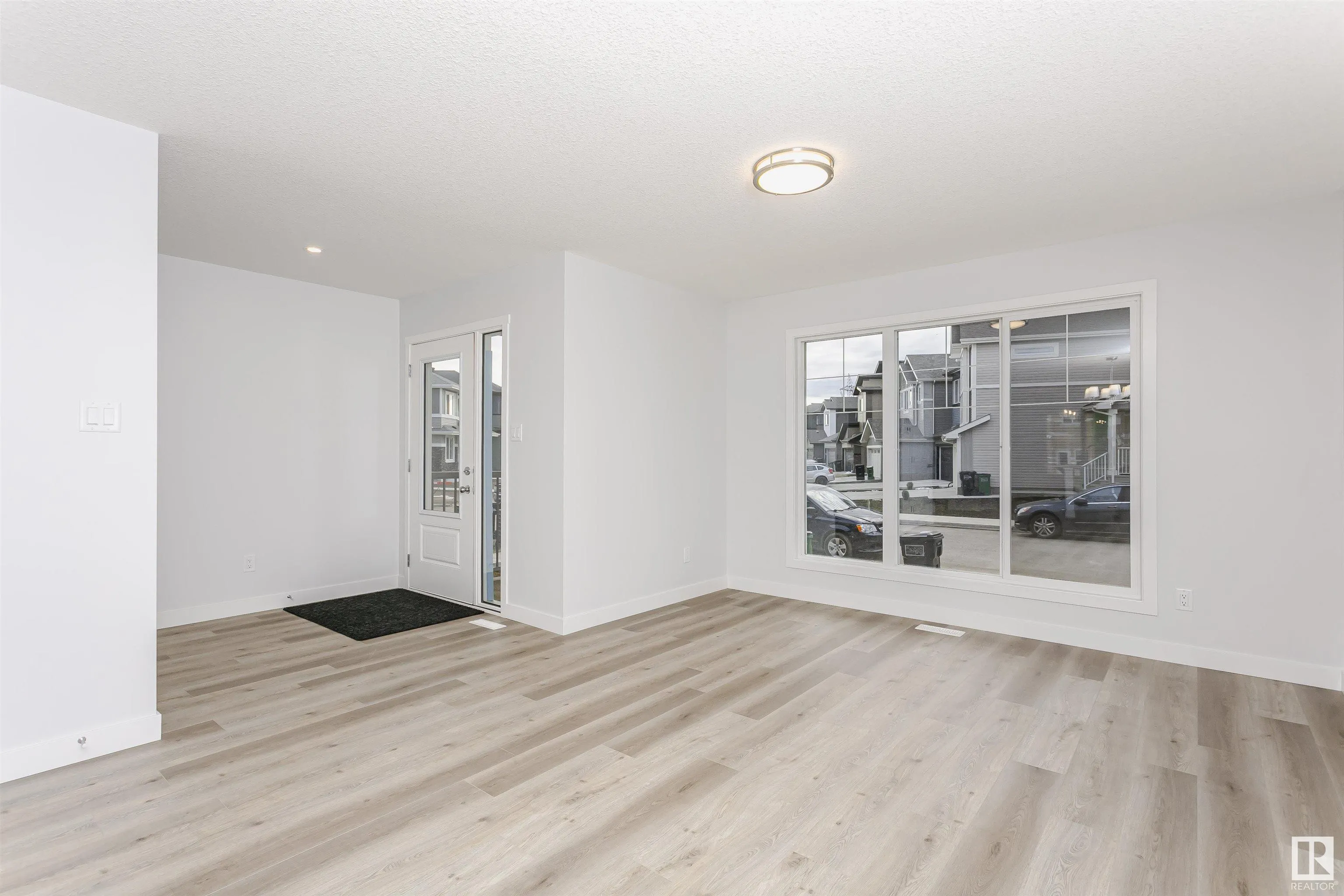 9564 CARSON BEND