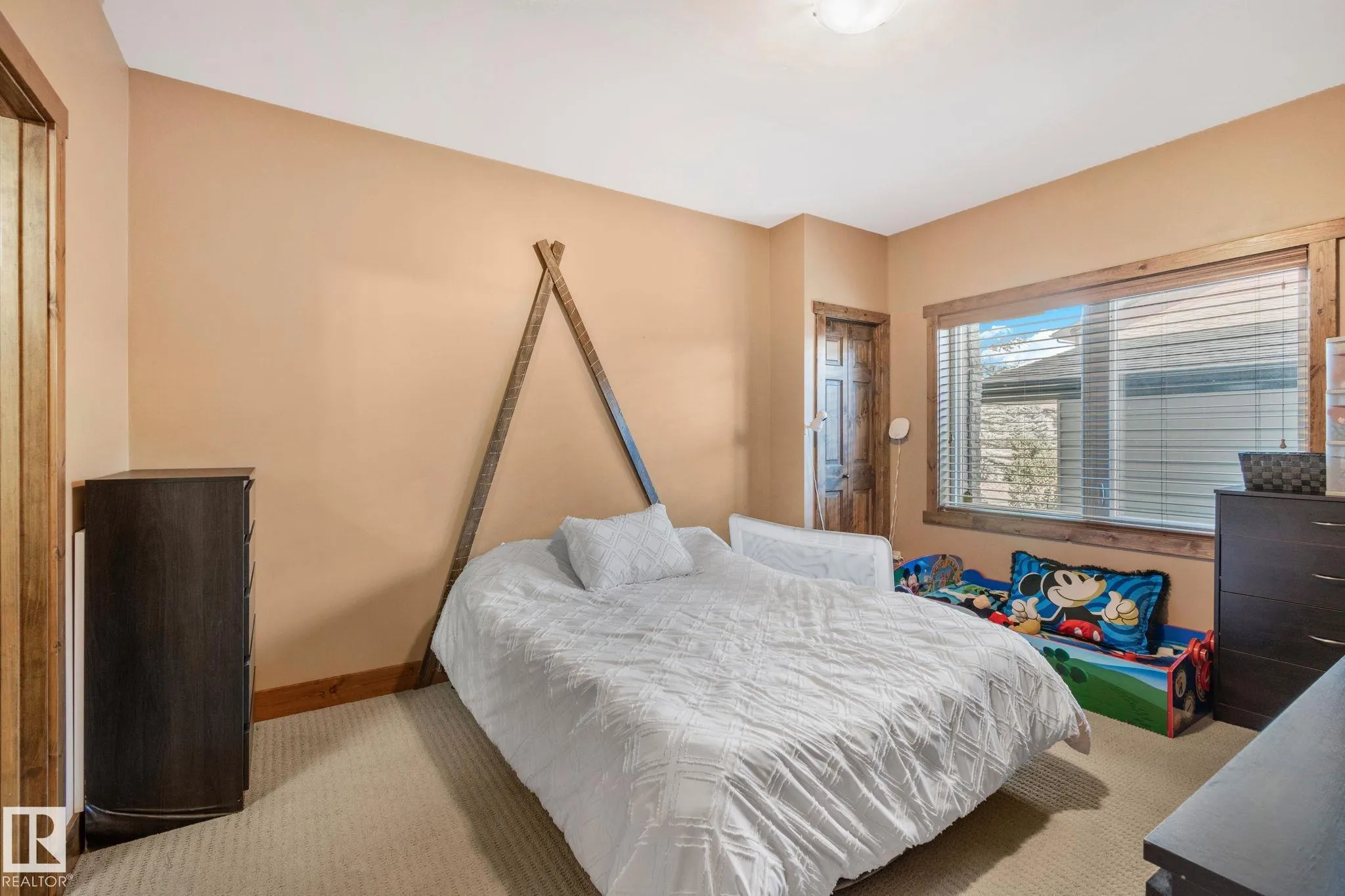 2402 Graybriar GR