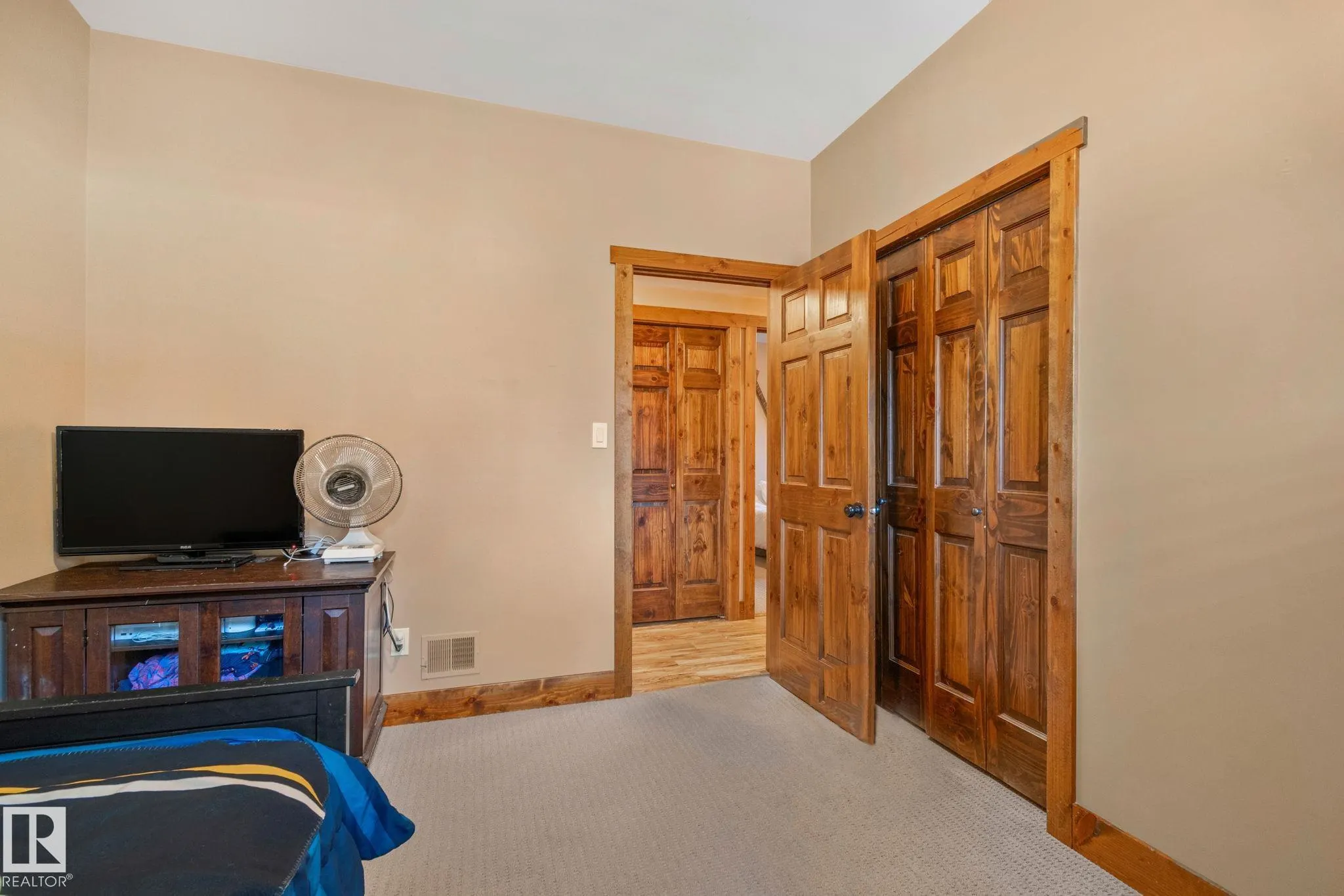 2402 Graybriar GR