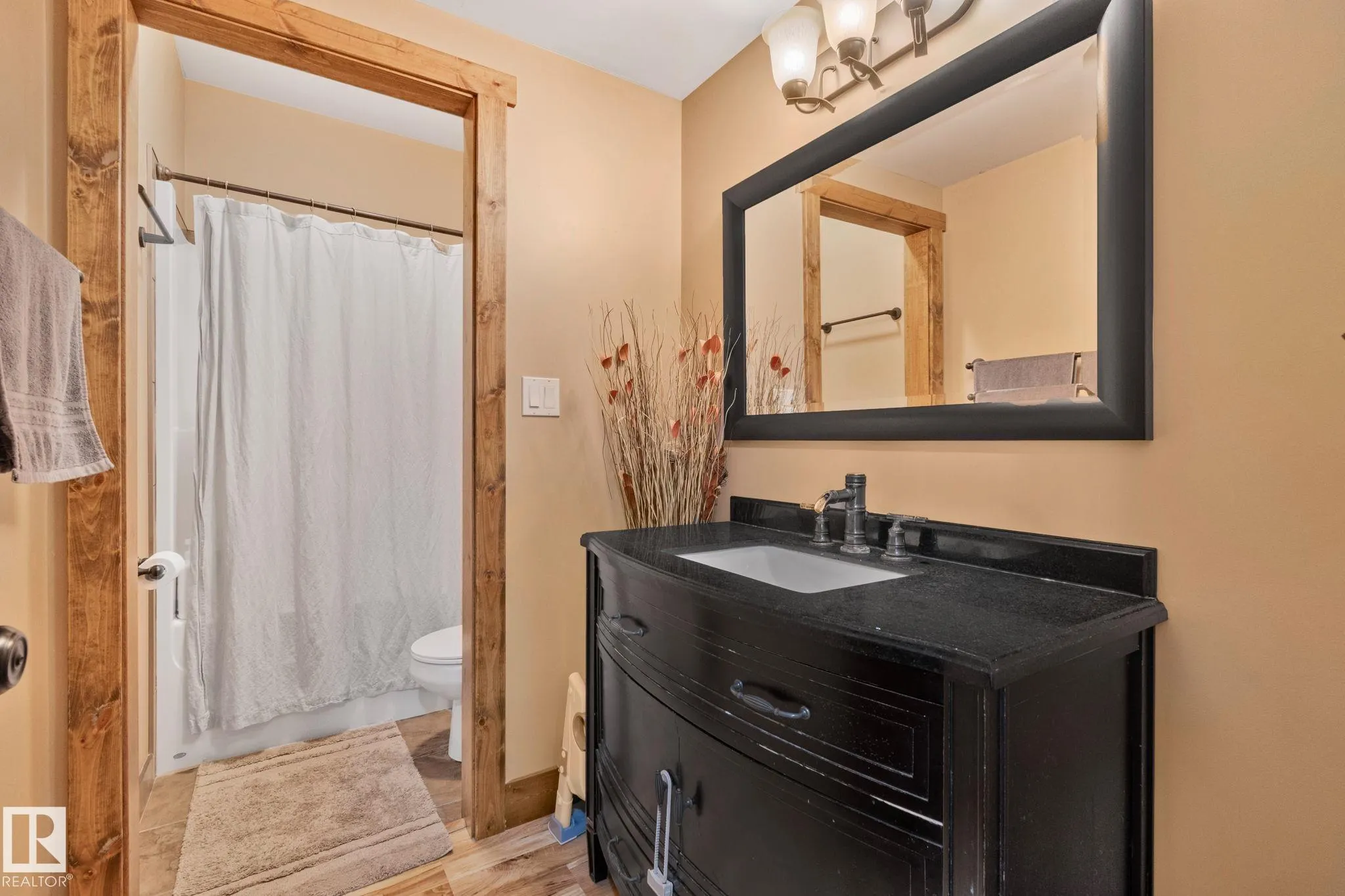 2402 Graybriar GR